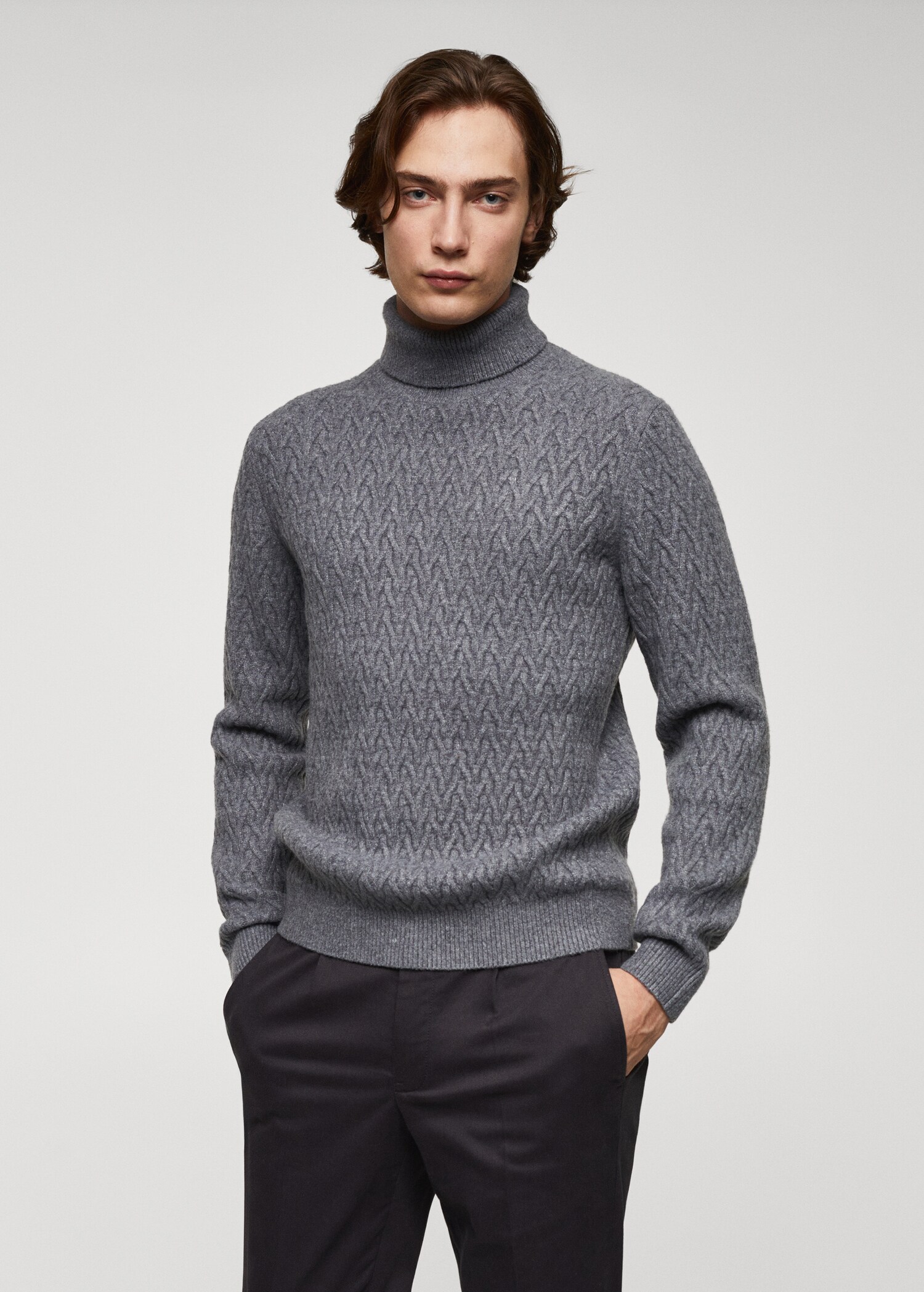 Rollkragenpullover mit Zopfmuster - Mittlere Ansicht