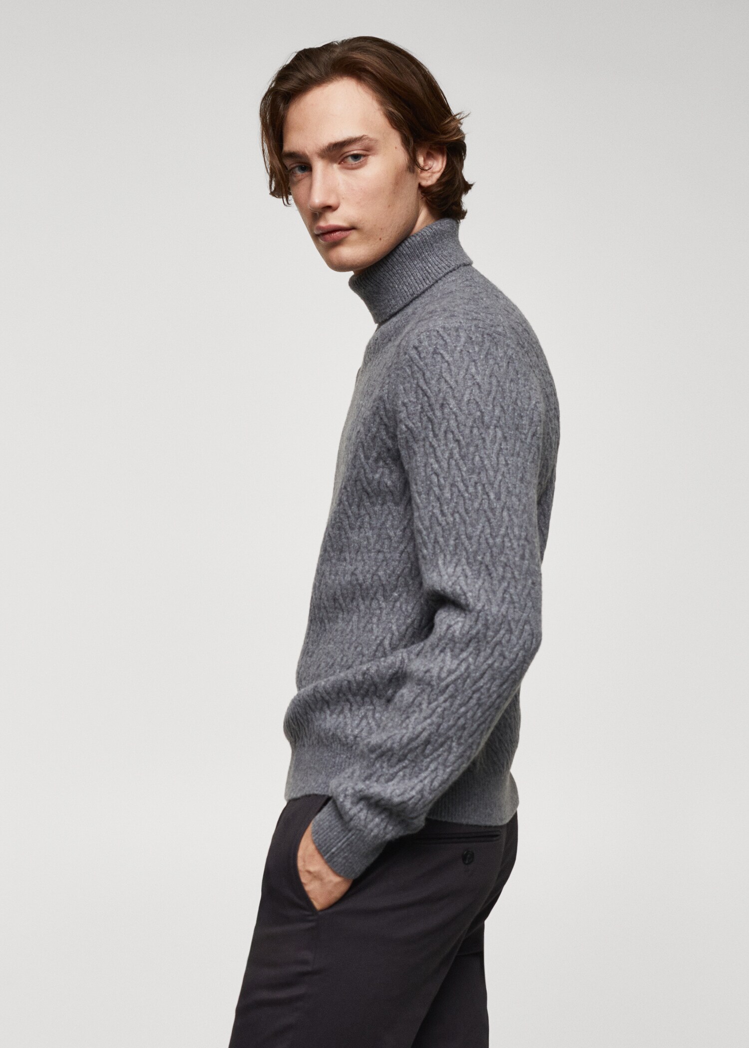 Rollkragenpullover mit Zopfmuster - Detail des Artikels 2