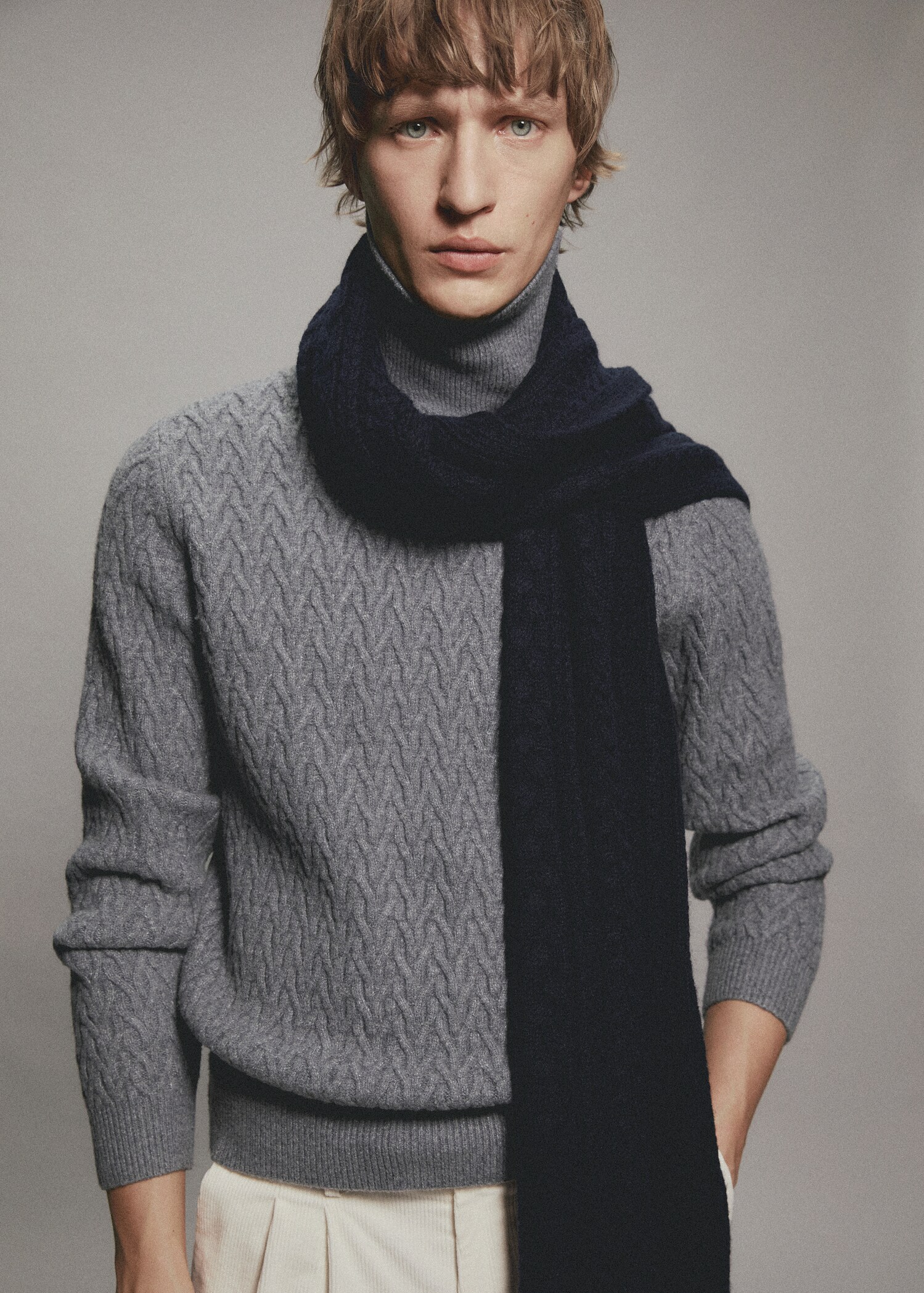 Rollkragenpullover mit Zopfmuster - Detail des Artikels 5