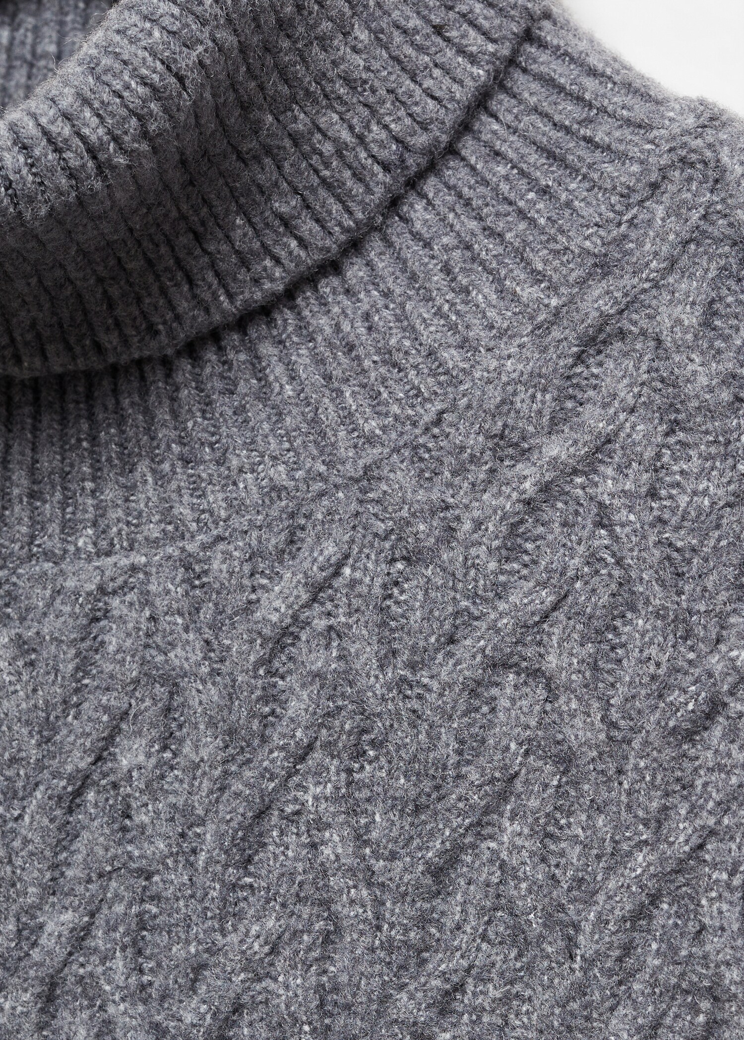 Rollkragenpullover mit Zopfmuster - Detail des Artikels 8