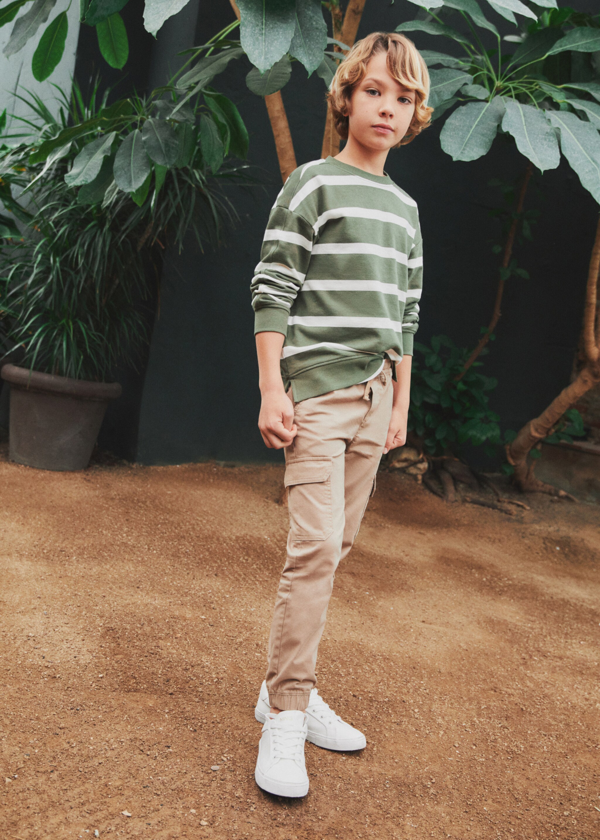 Cotton cargo pants - Details of the article 5, Tobacco Brown. Ref: 67010660-00.