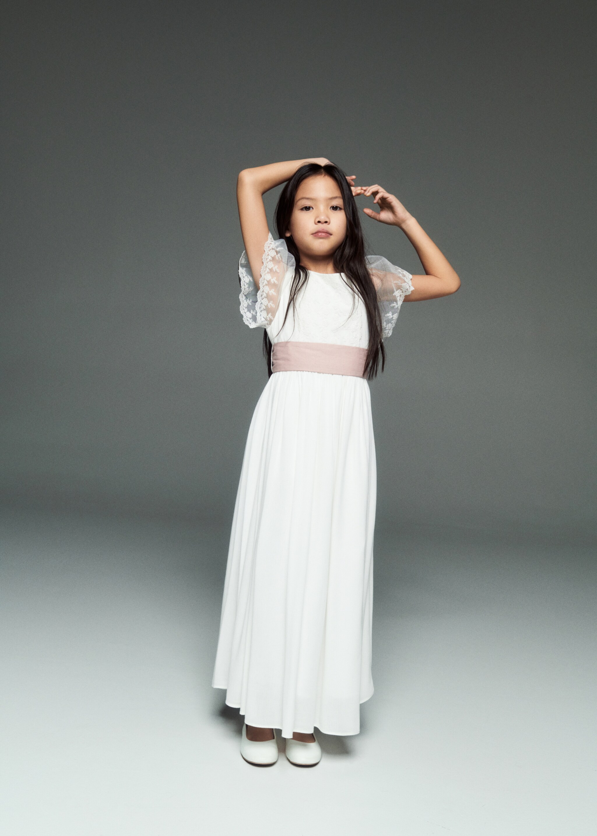 Besticktes Kleid mit Schleife - Detail des Artikels 5