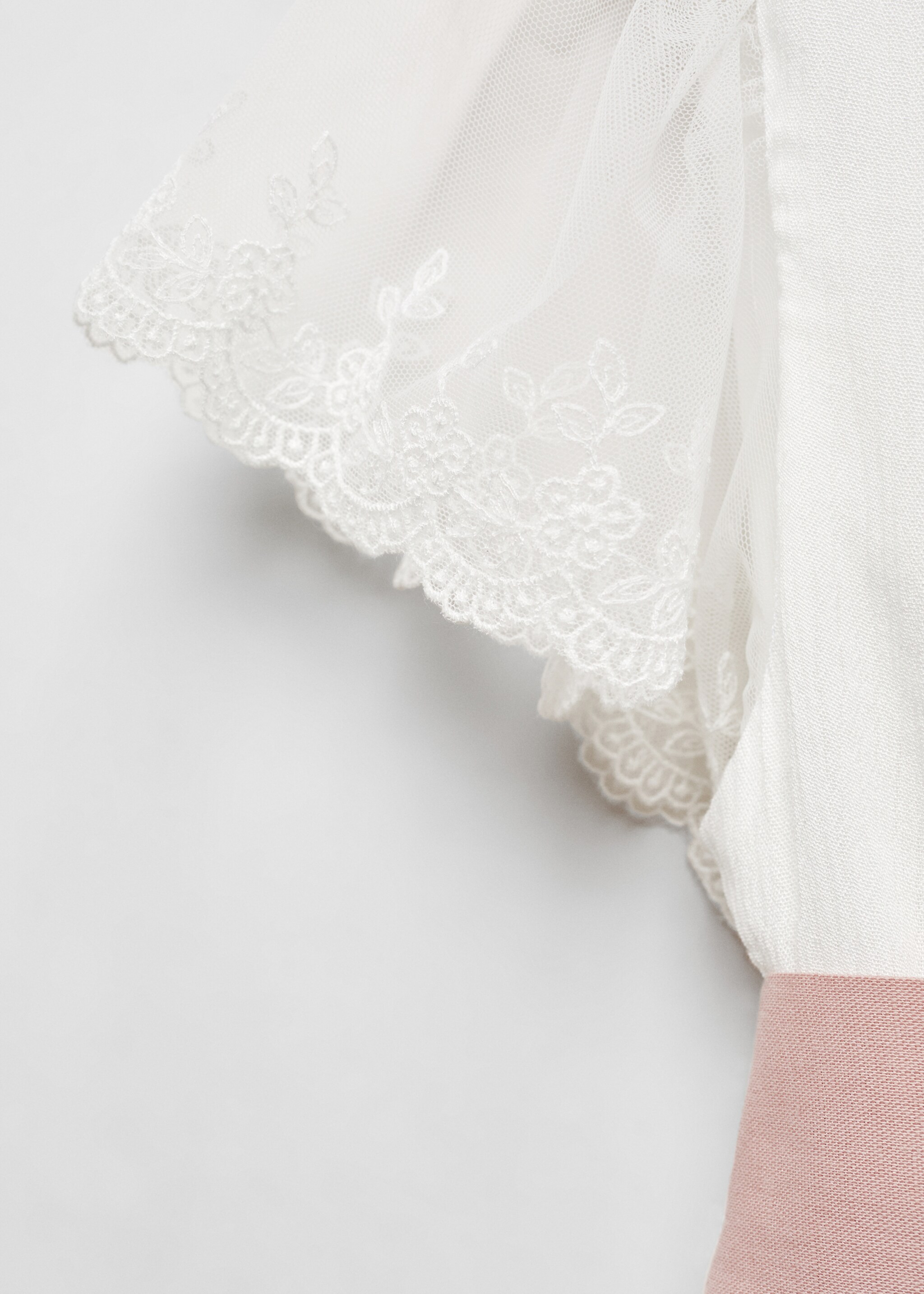 Besticktes Kleid mit Schleife - Detail des Artikels 8