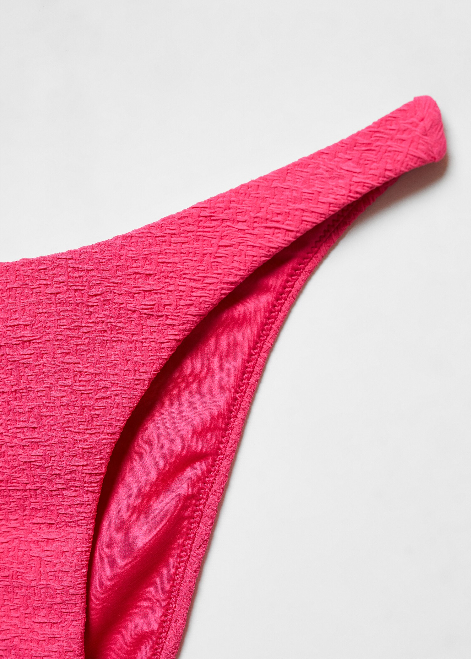 Klassischer Bikini-Slip mit Textur - Detail des Artikels 8