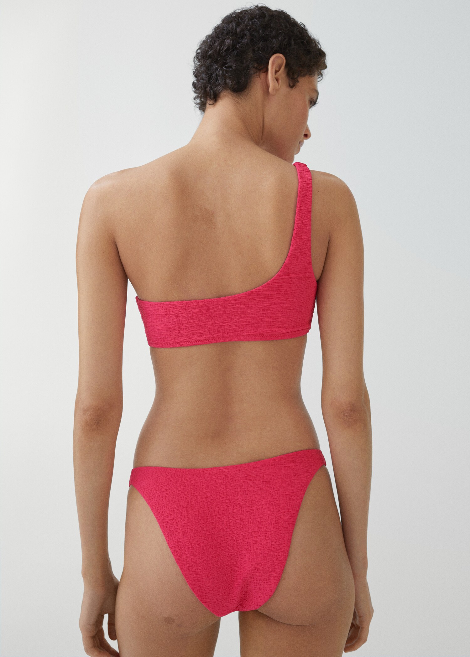 Klassischer Bikini-Slip mit Textur - Rückseite des Artikels