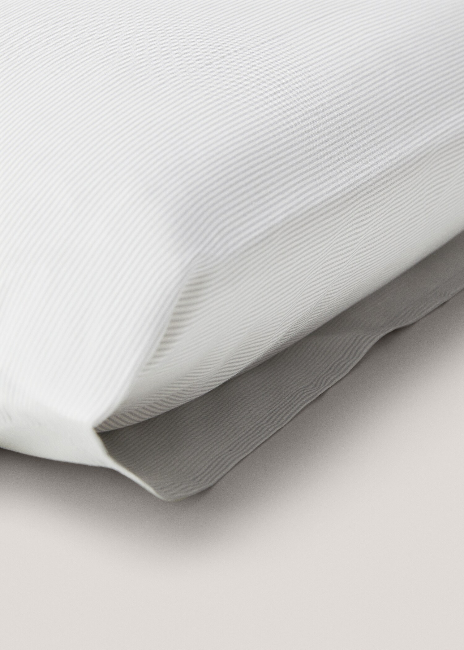 Vertical striped pillowcase 50x75cm - Details of the article 3