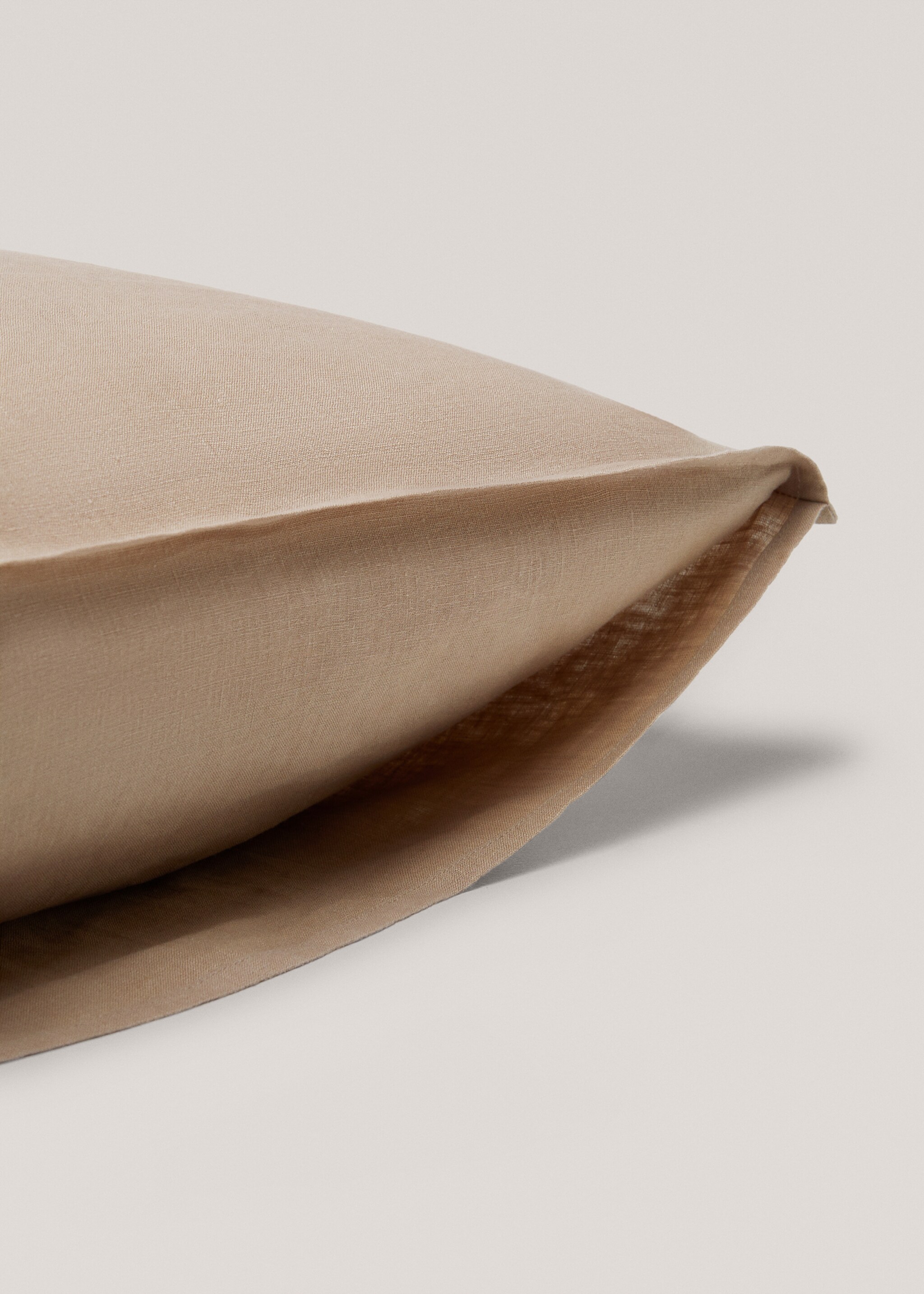 Linen pillowcase 50x75cm - Details of the article 2, Medium Brown. Ref: 67014061-00.