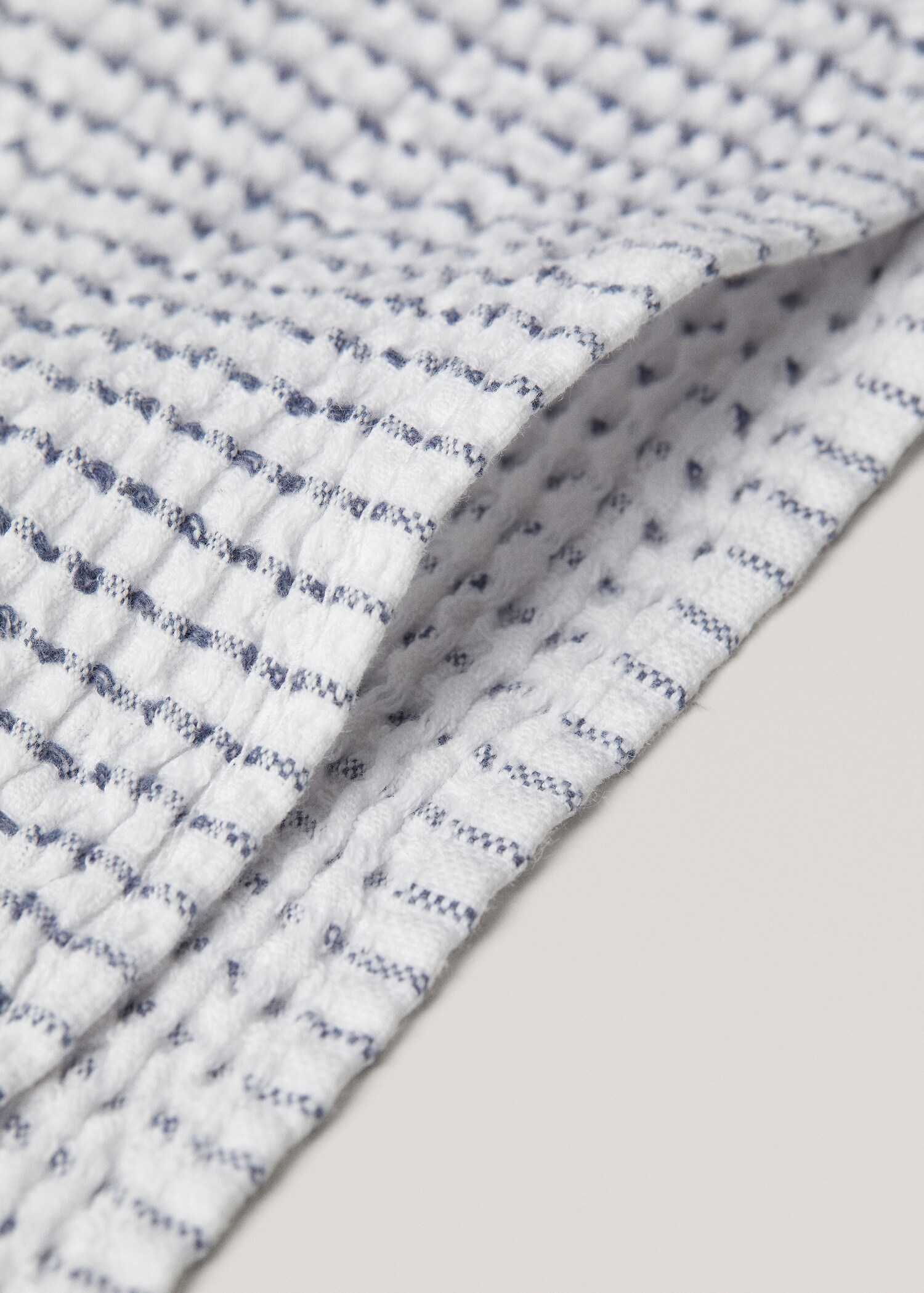 Texturiertes Handtuch mit Streifenmuster 50 x 90 cm - Detail des Artikels 1