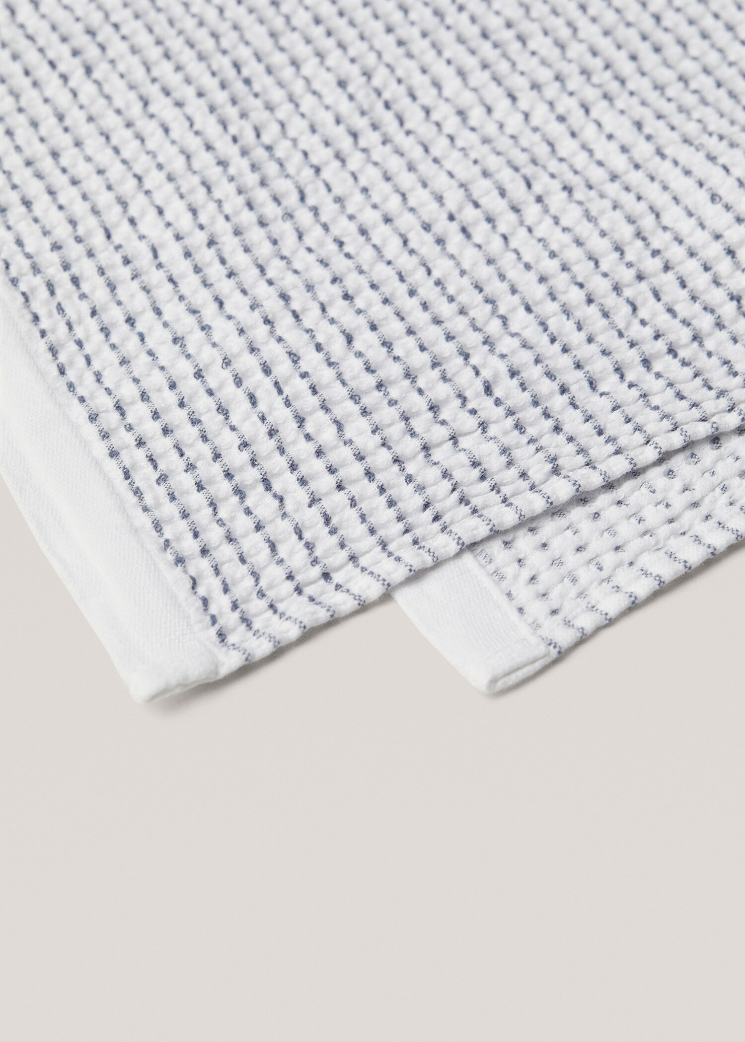 Texturiertes Handtuch mit Streifenmuster 50 x 90 cm - Detail des Artikels 2