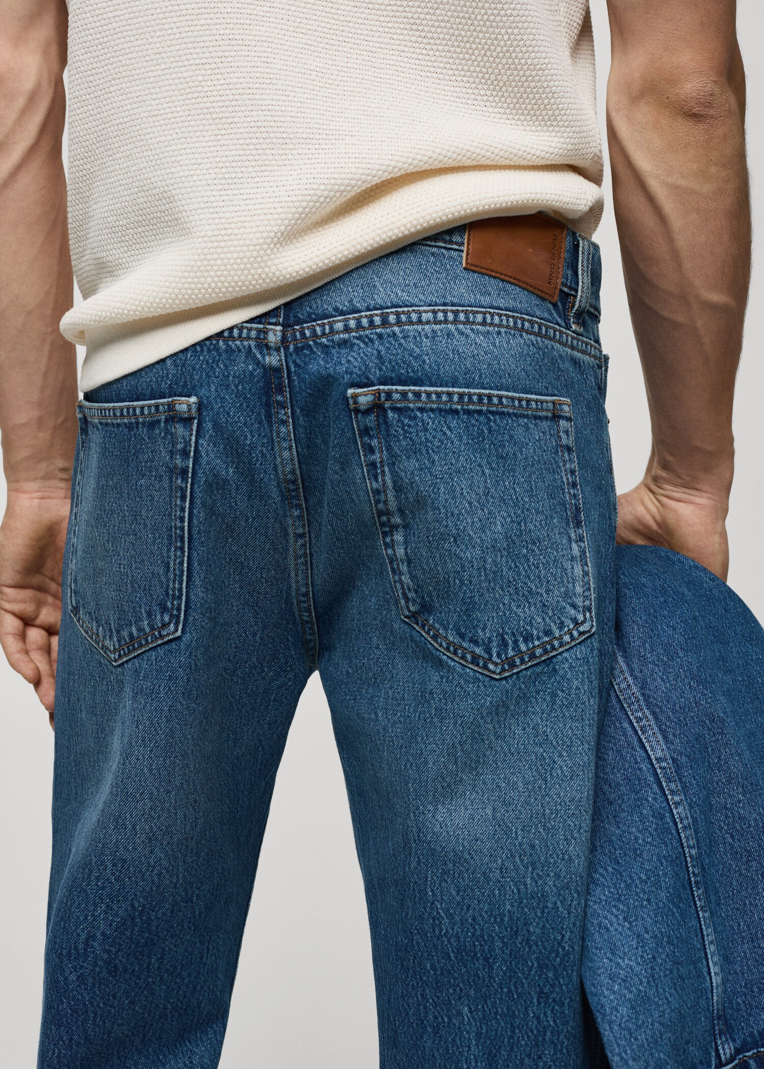 Jeans straight fit lavado medio - Detalle del artículo 4