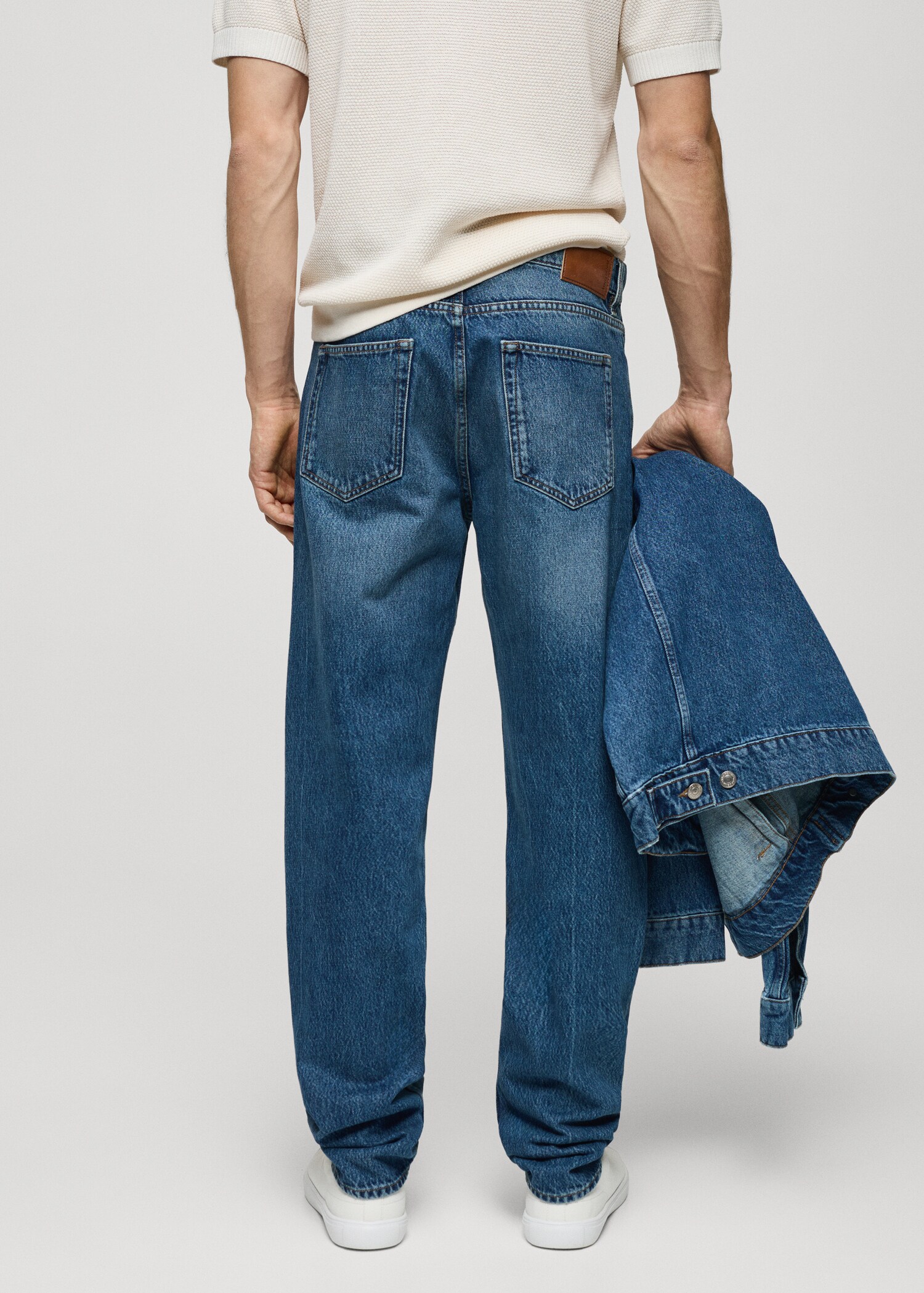 Jeans straight fit lavado medio - Reverso del artículo
