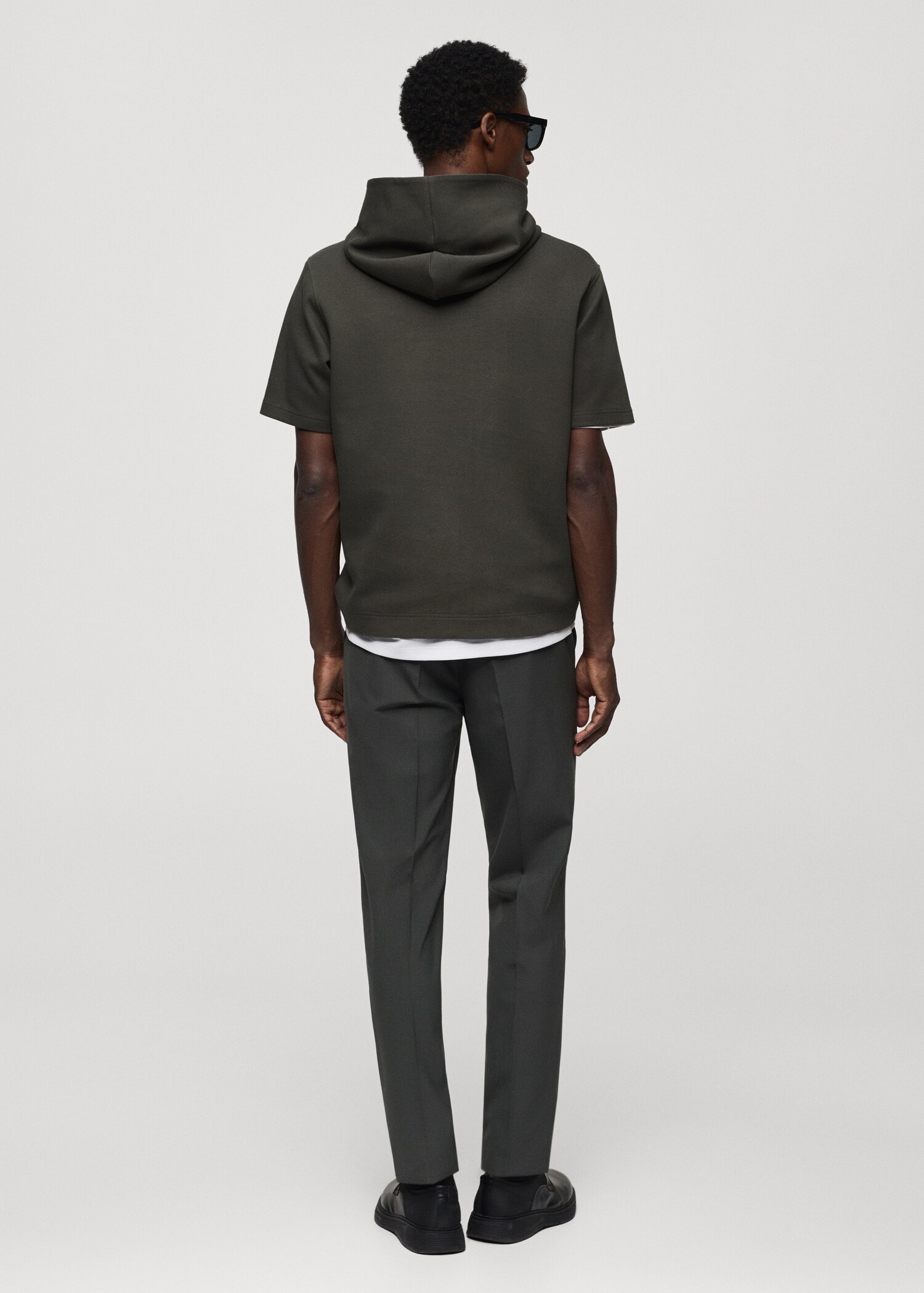 Kurzarm-Sweatshirt mit Kapuze - Rückseite des Artikels