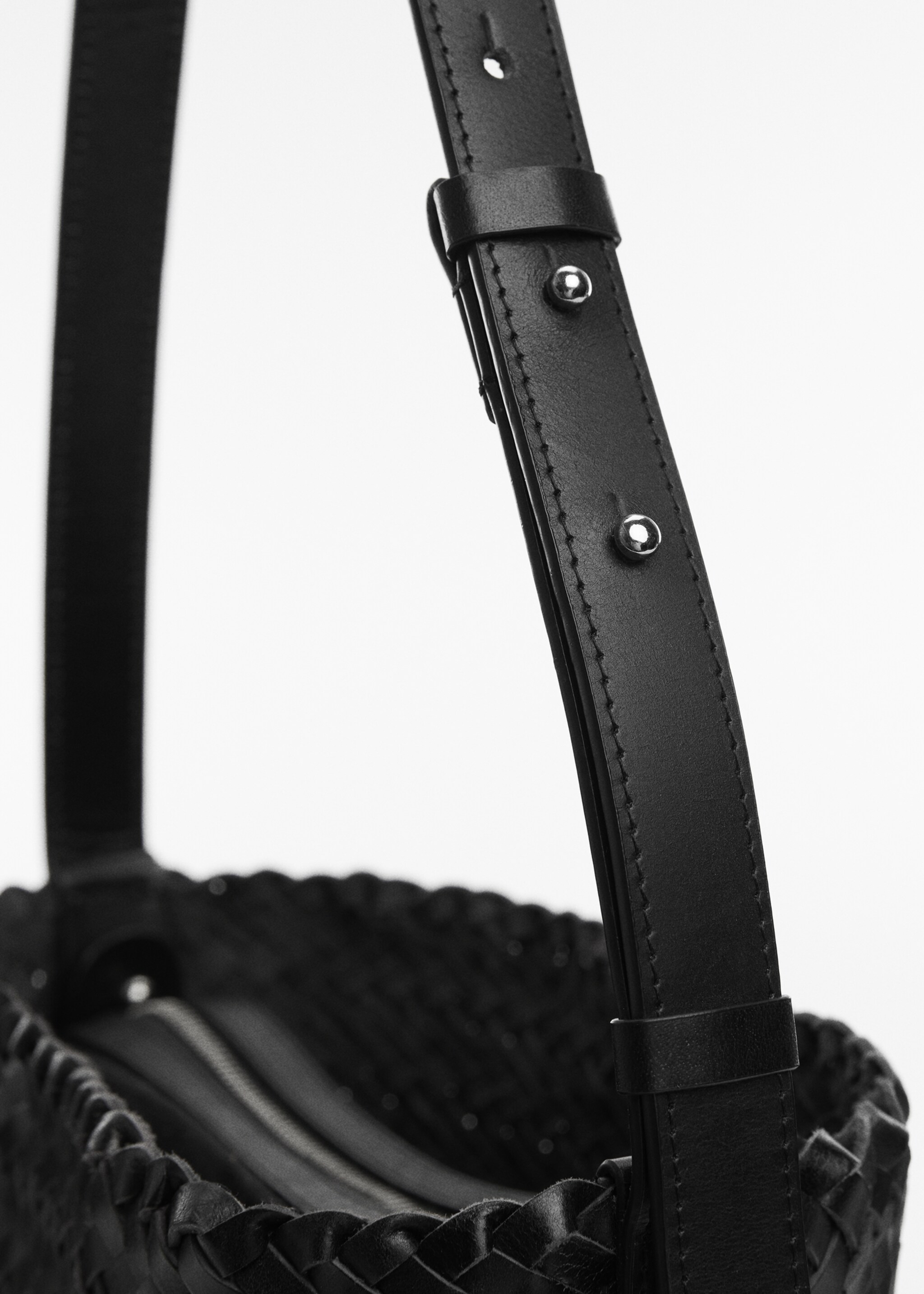 Braided leather bag - Details of the article 1, Black. Ref: 67014475-00.