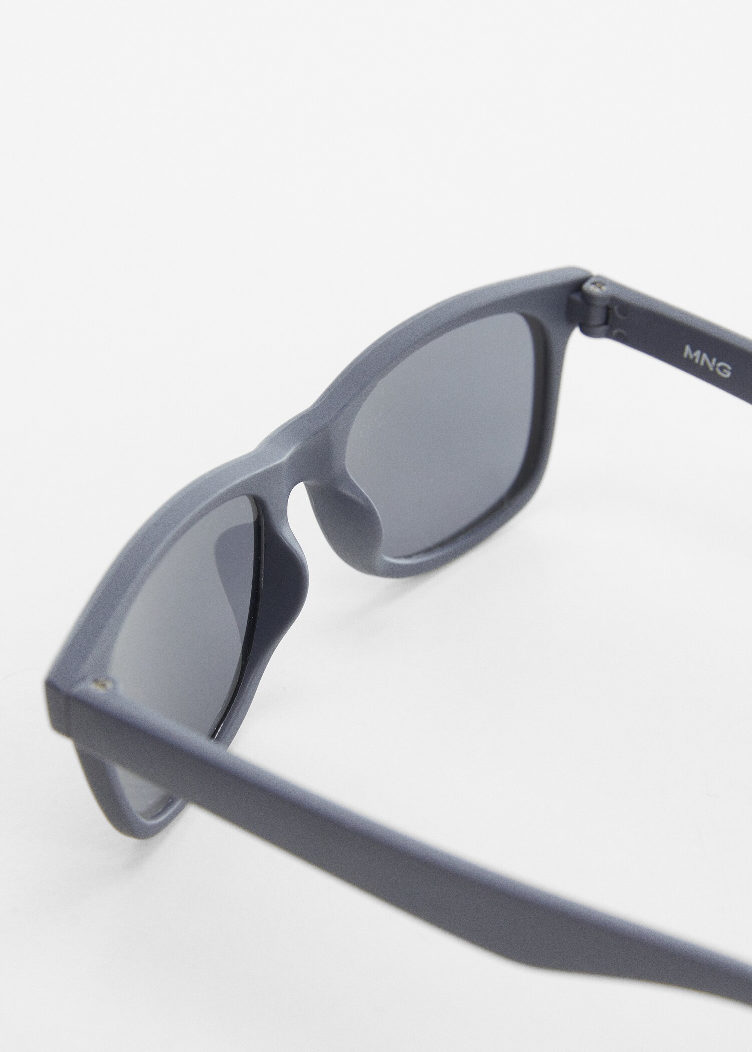 Resin frame sunglasses - Details of the article 1