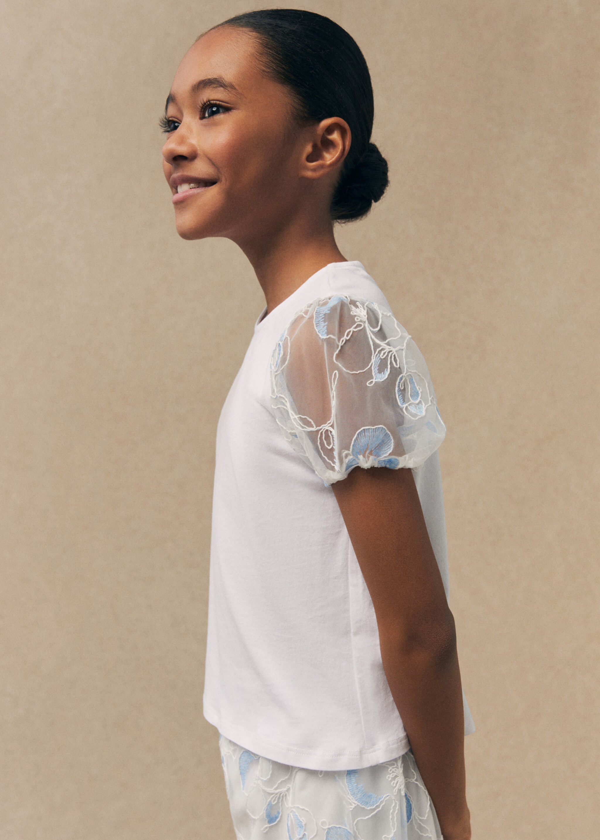 Embroidered short-sleeved t-shirt - Details of the article 1