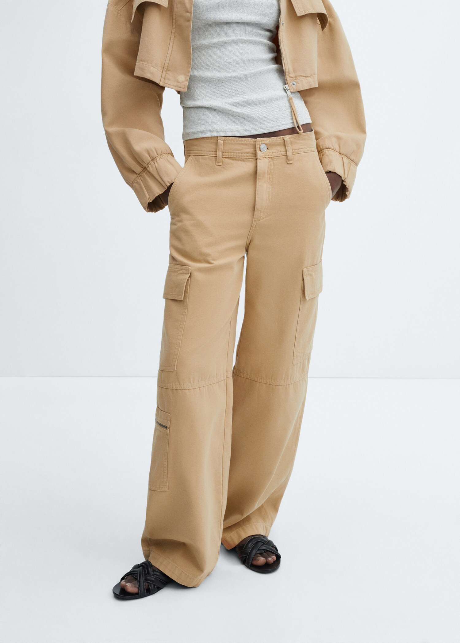 Cargo-Jeans mit Taschen - Mittlere Ansicht