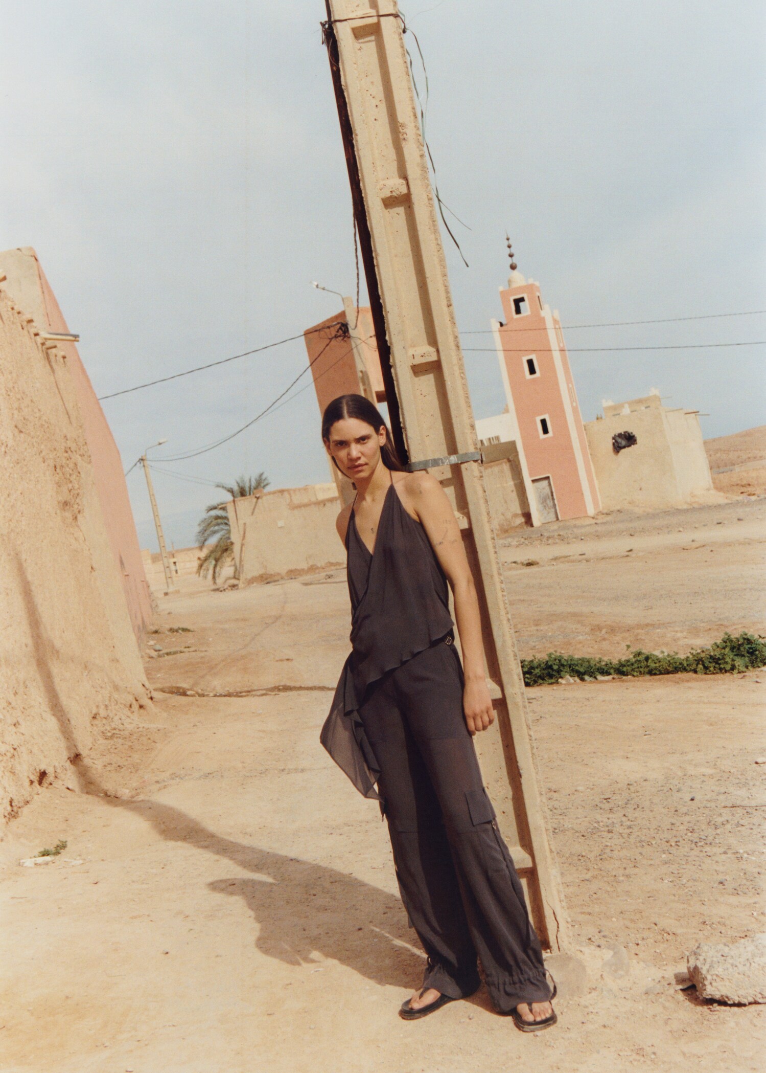 Cargo trousers with metallic details - Details of the article 7