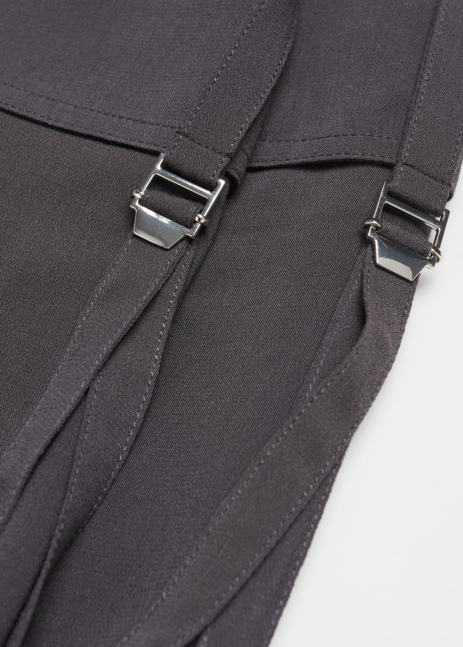 Cargo trousers with metallic details - Details of the article 8
