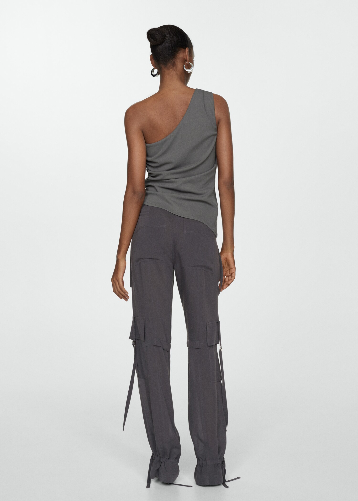 Cargo trousers with metallic details - Reverse of the article