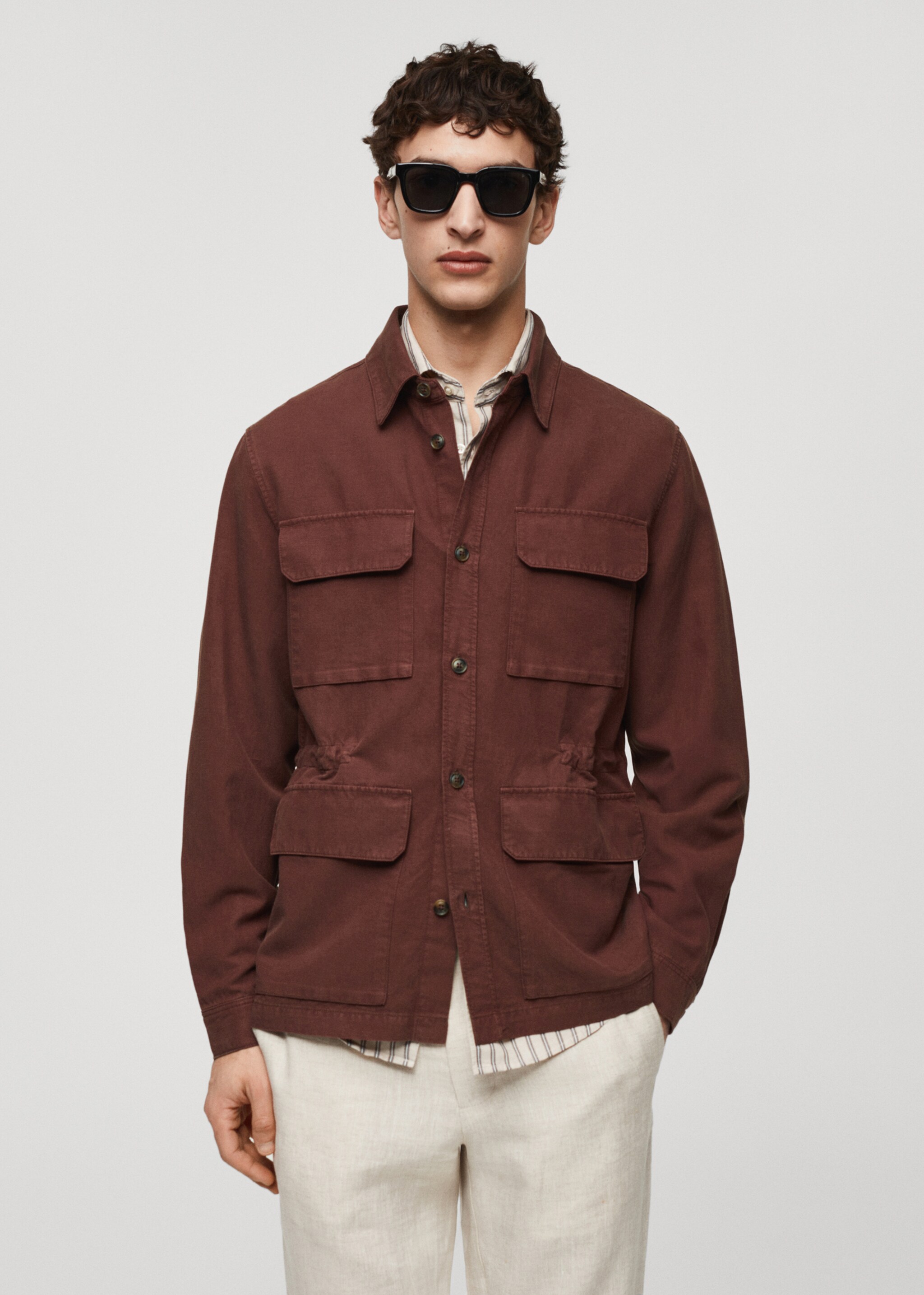 Sobrecamisa de linho com bolsos - Plano médio