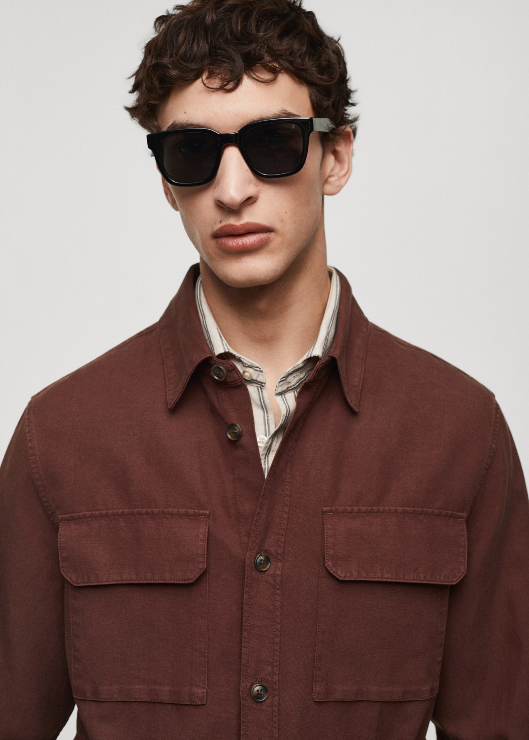 Sobrecamisa de linho com bolsos - Pormenor do artigo 1