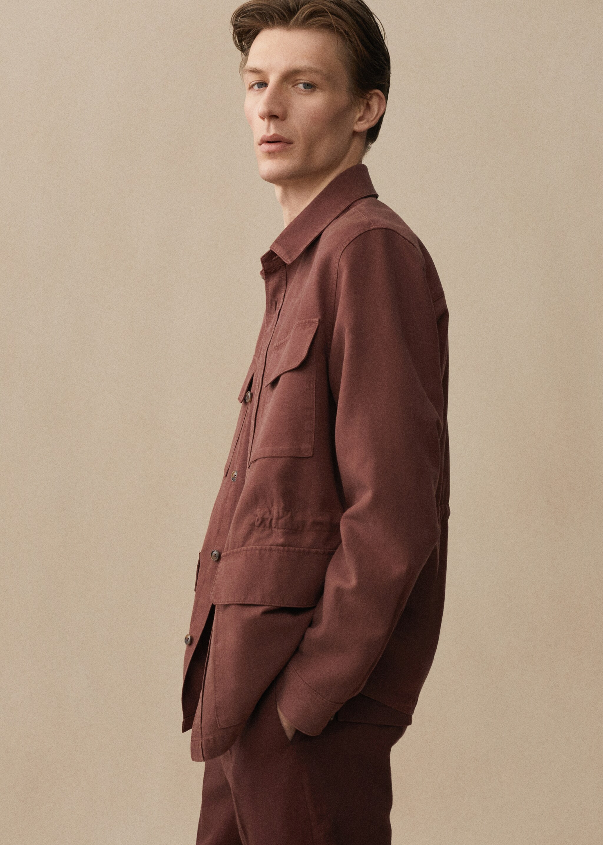 Sobrecamisa de linho com bolsos - Pormenor do artigo 6