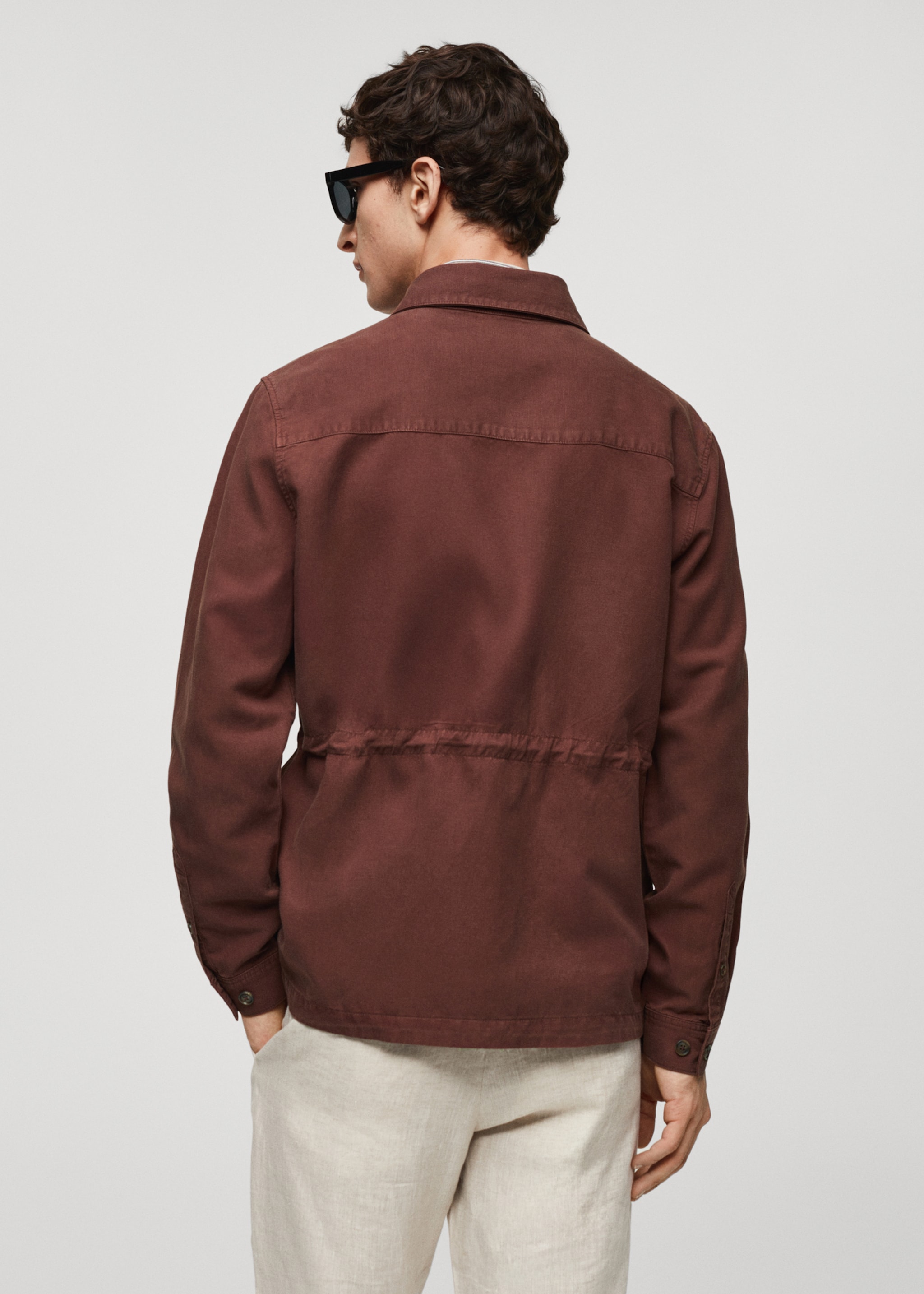 Sobrecamisa de linho com bolsos - Verso do artigo