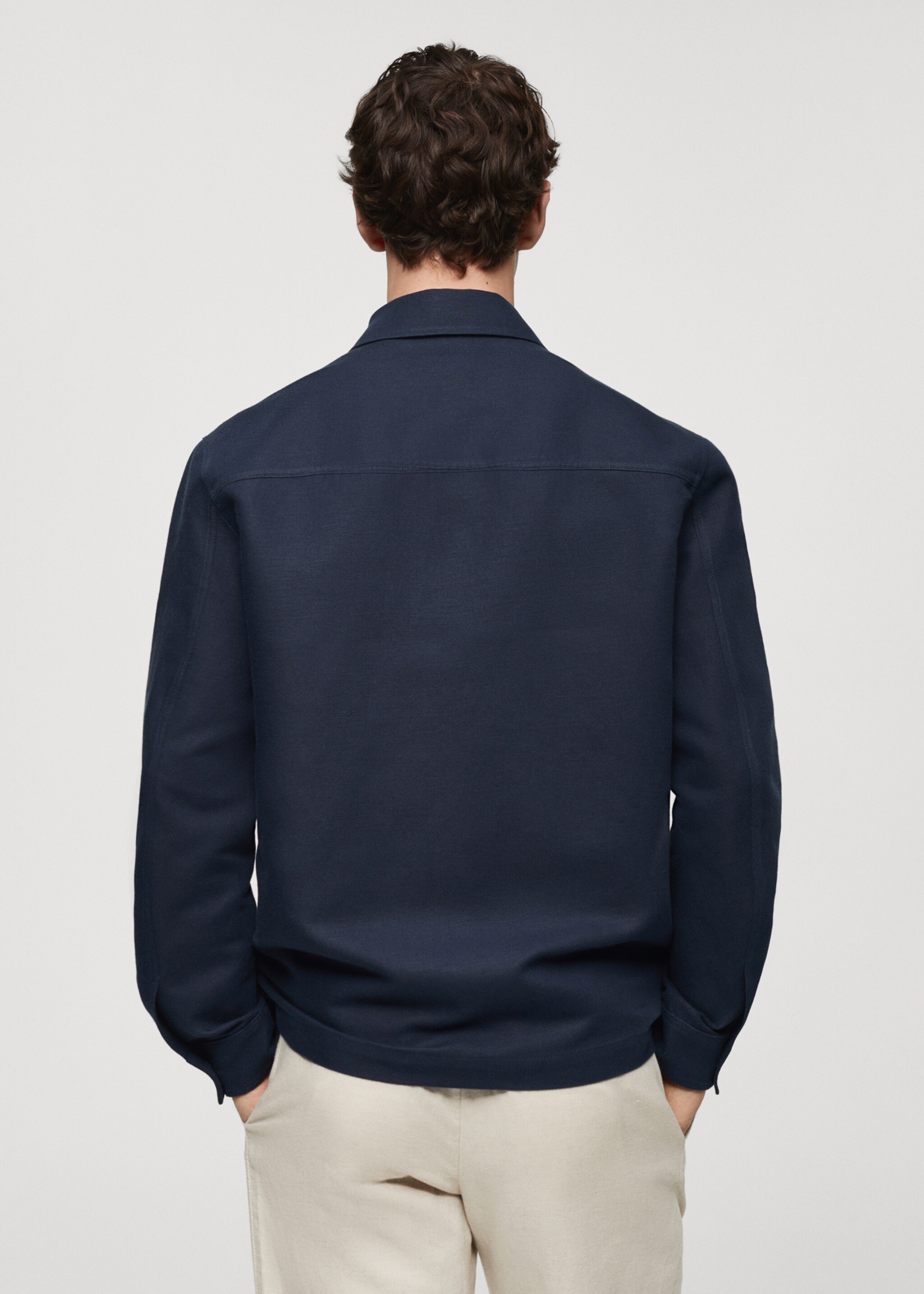 Sobrecamisa de algodão e linho com bolsos - Verso do artigo