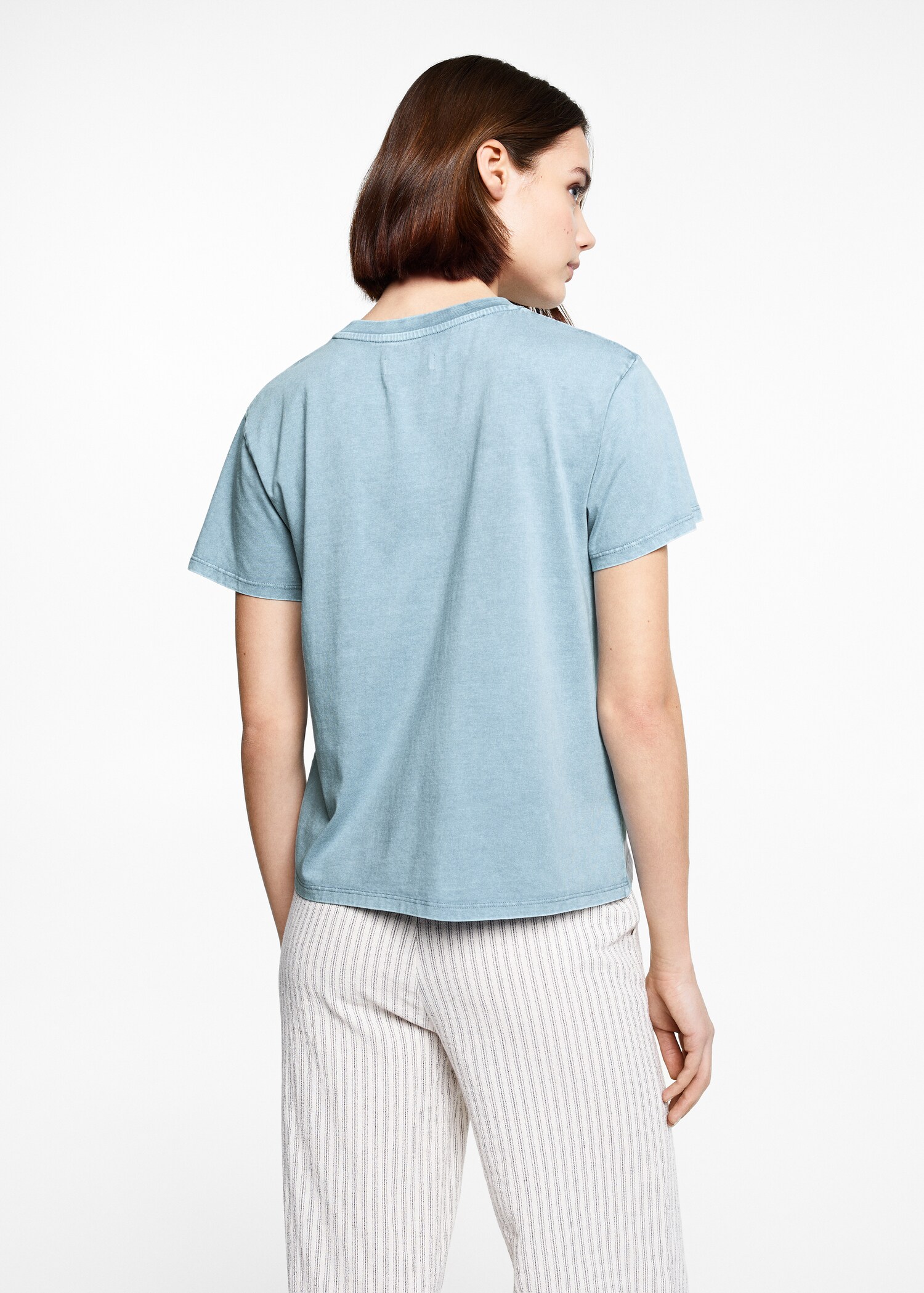 Embroidered message T-shirt - Reverse of the article