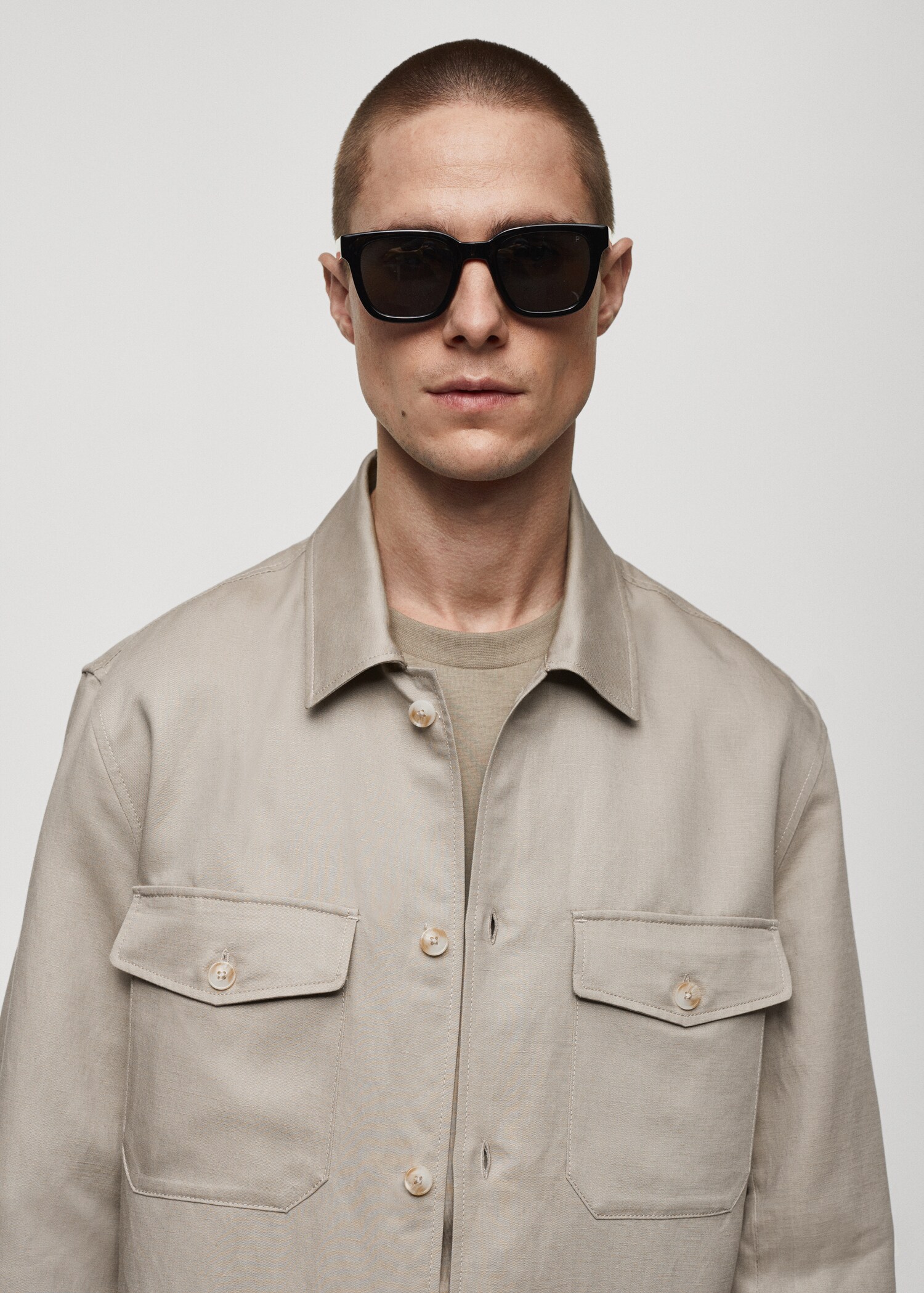 Linen overshirt with pockets - Details of the article 1