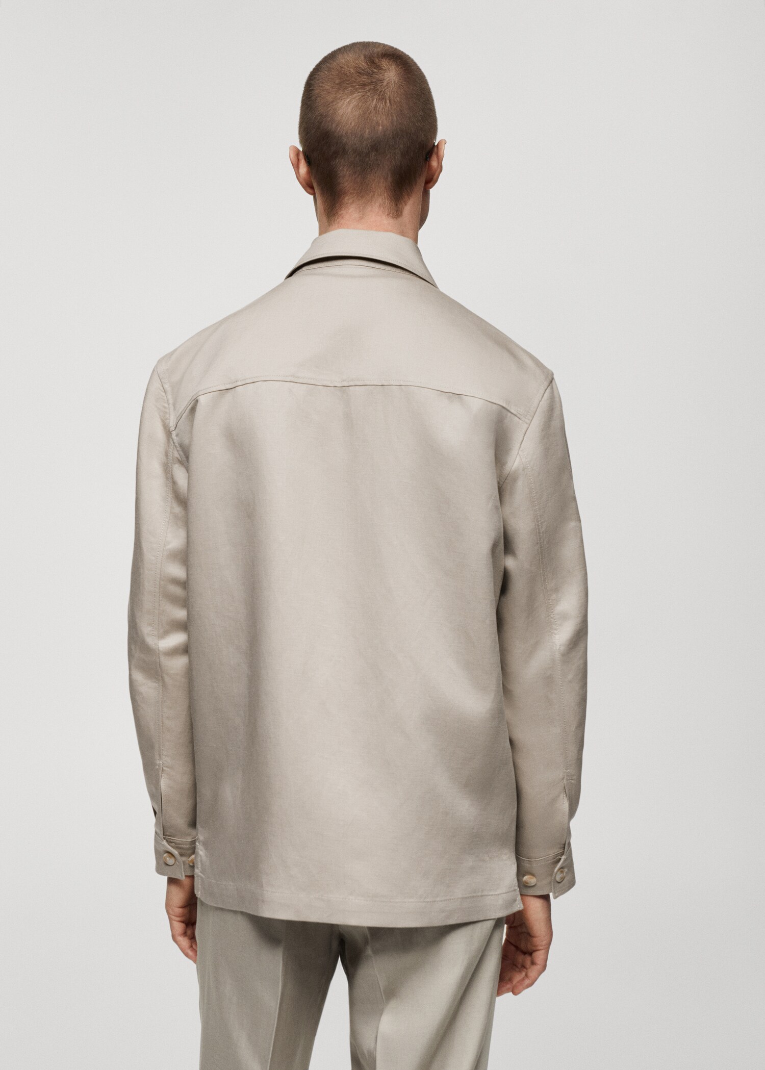 Linen overshirt with pockets - Reverse of the article