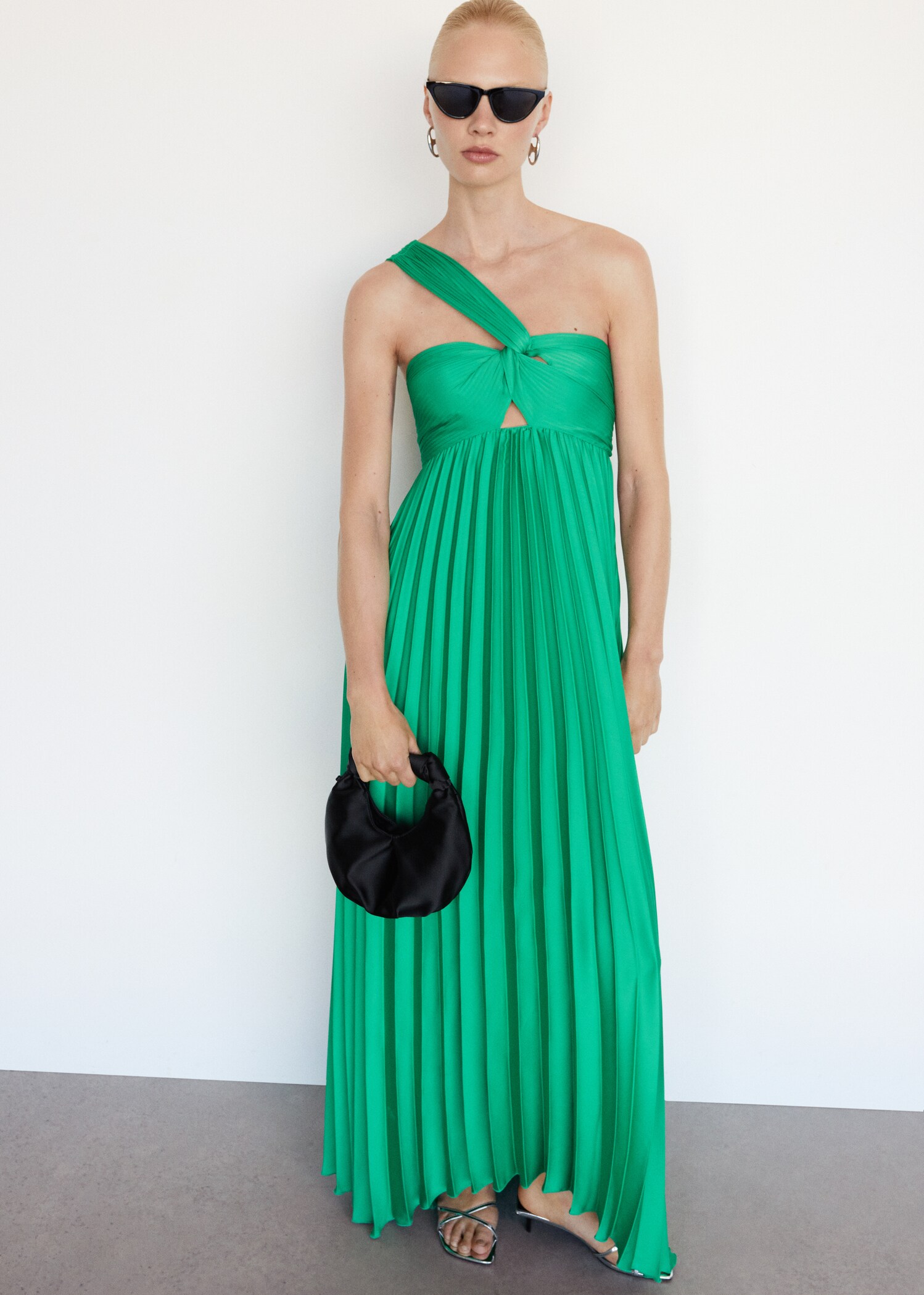 Robe asymétrique plissée - Détail de l'article 7