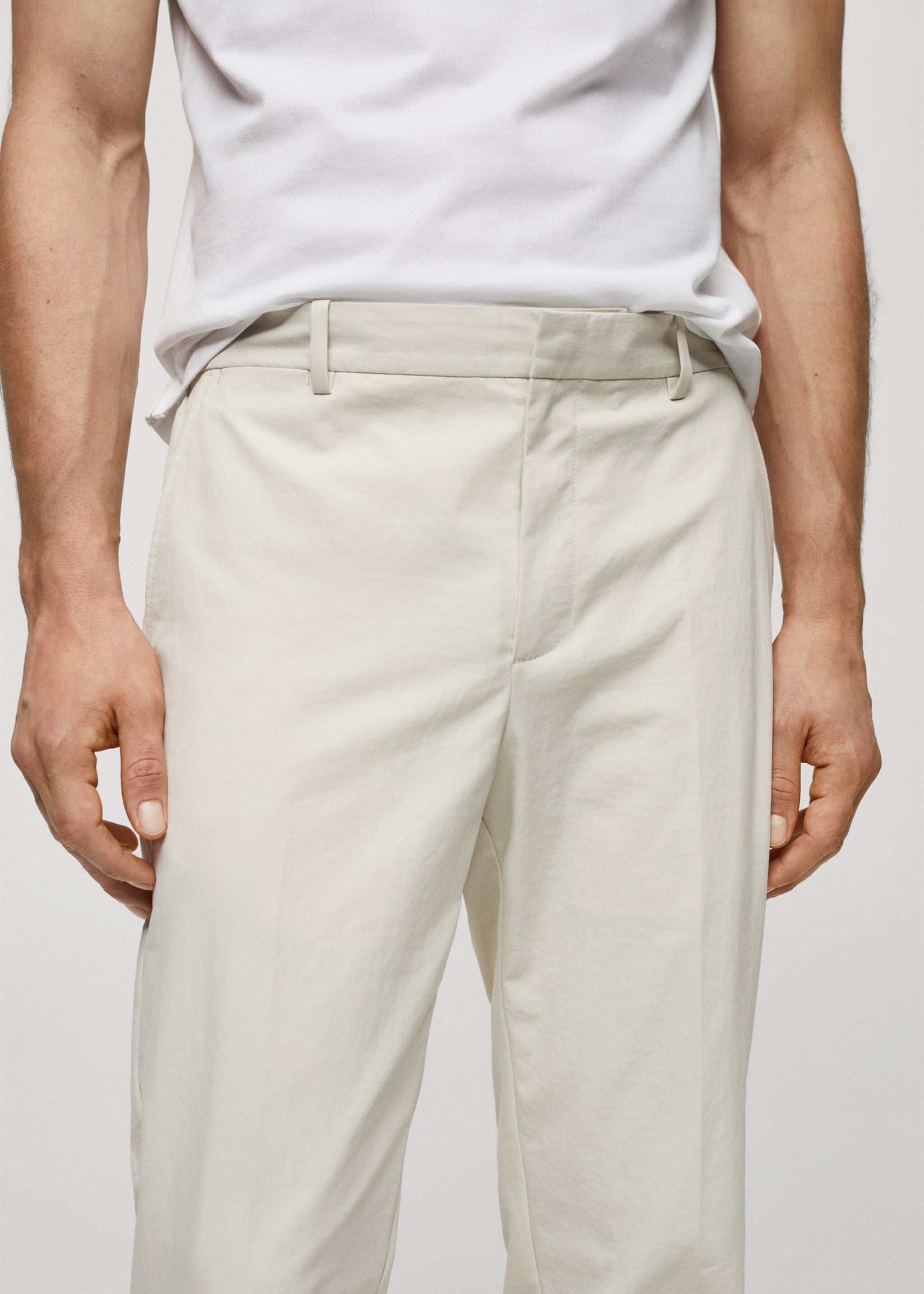 Slim Fit-Hose aus technischem Gewebe - Detail des Artikels 1