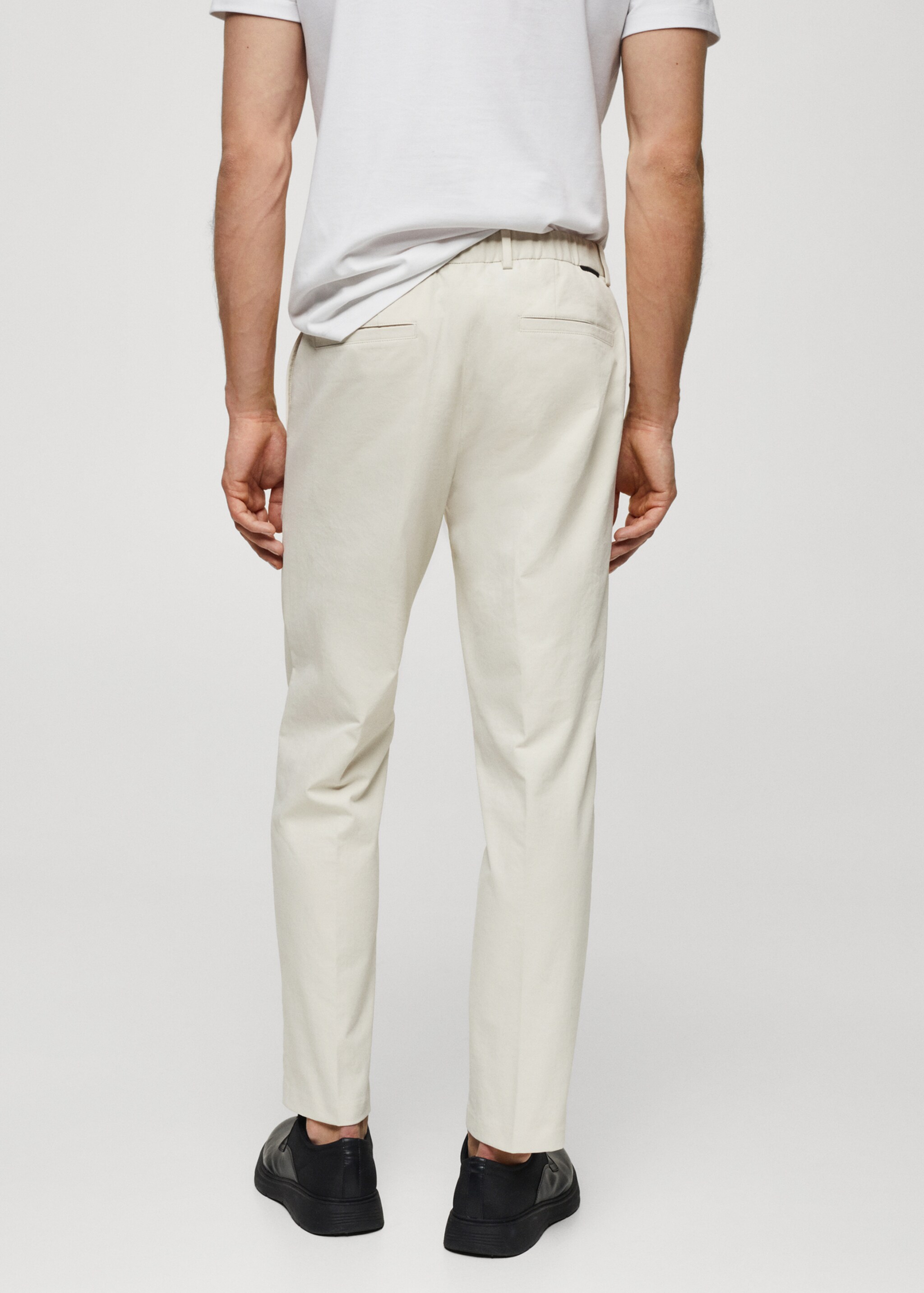 Slim Fit-Hose aus technischem Gewebe - Rückseite des Artikels