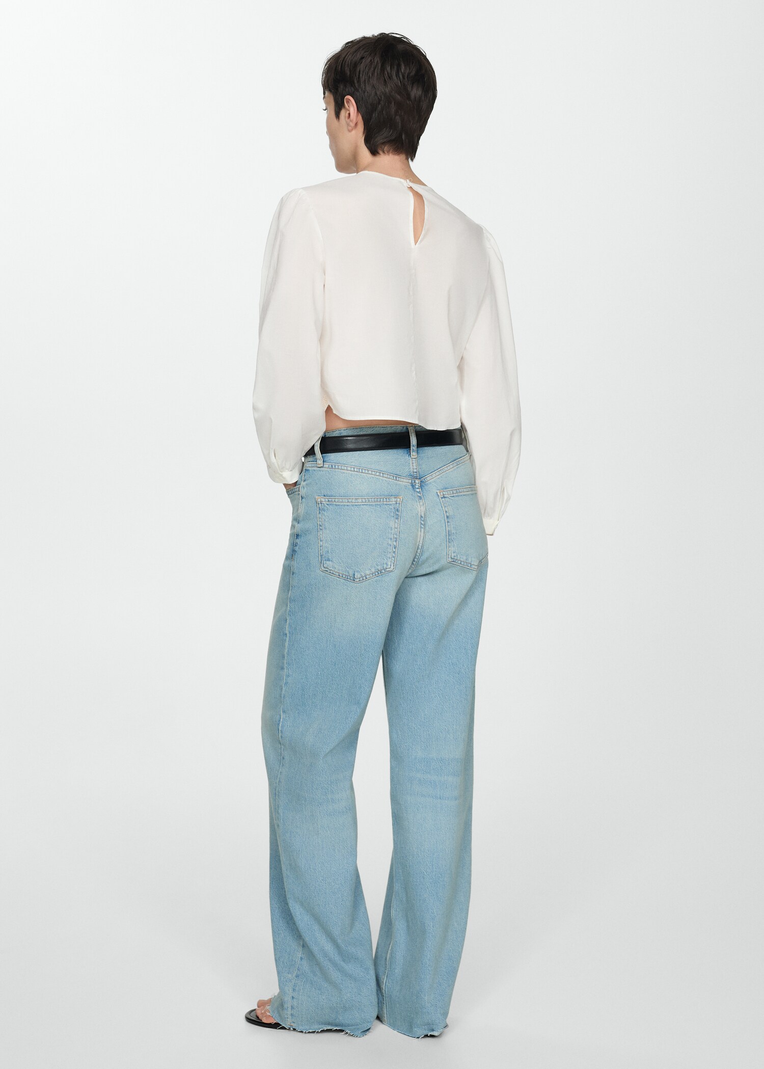 Bestickte Bluse mit Ballonärmel - Rückseite des Artikels