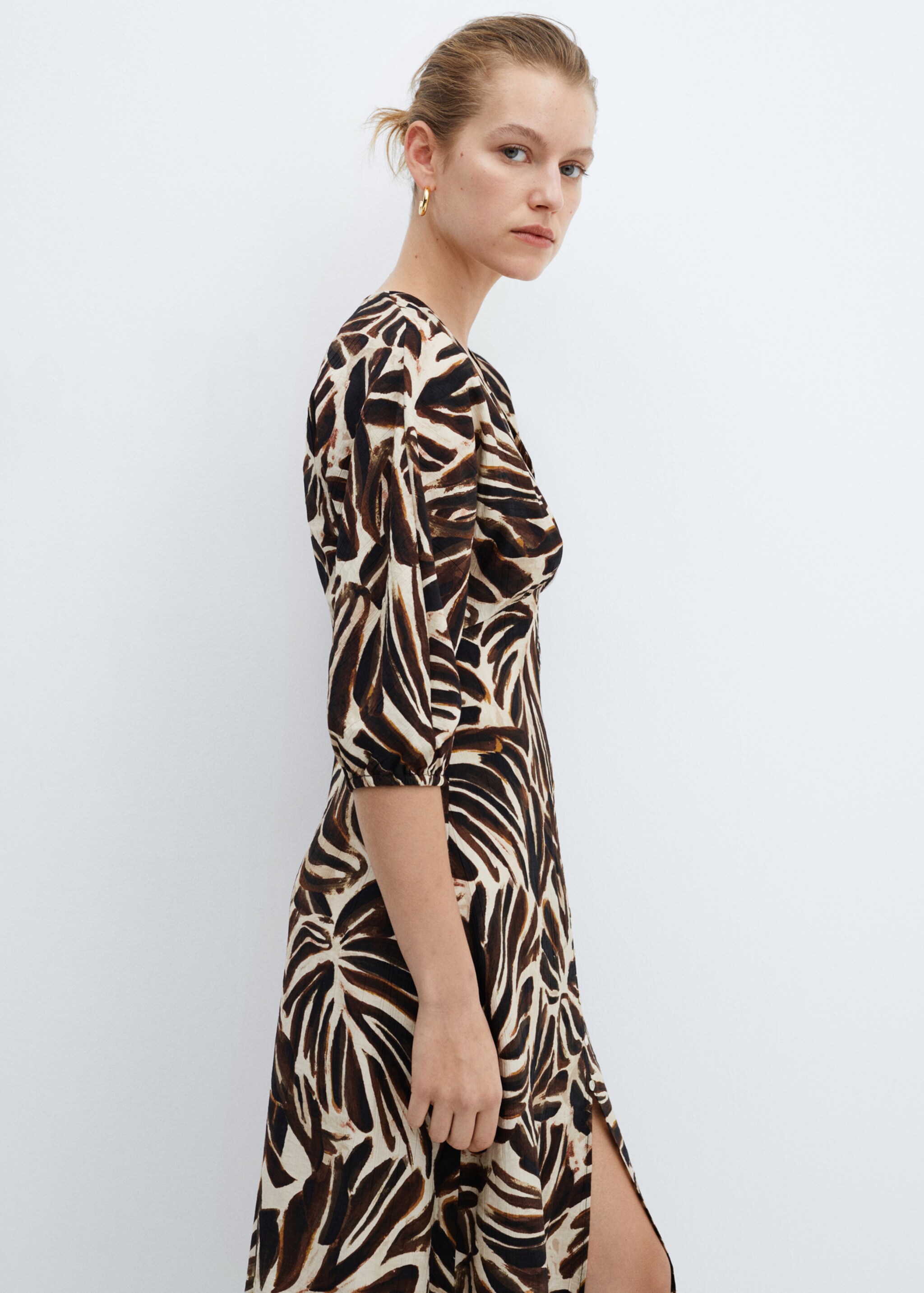 Vestido estampado escote pico - Plano medio