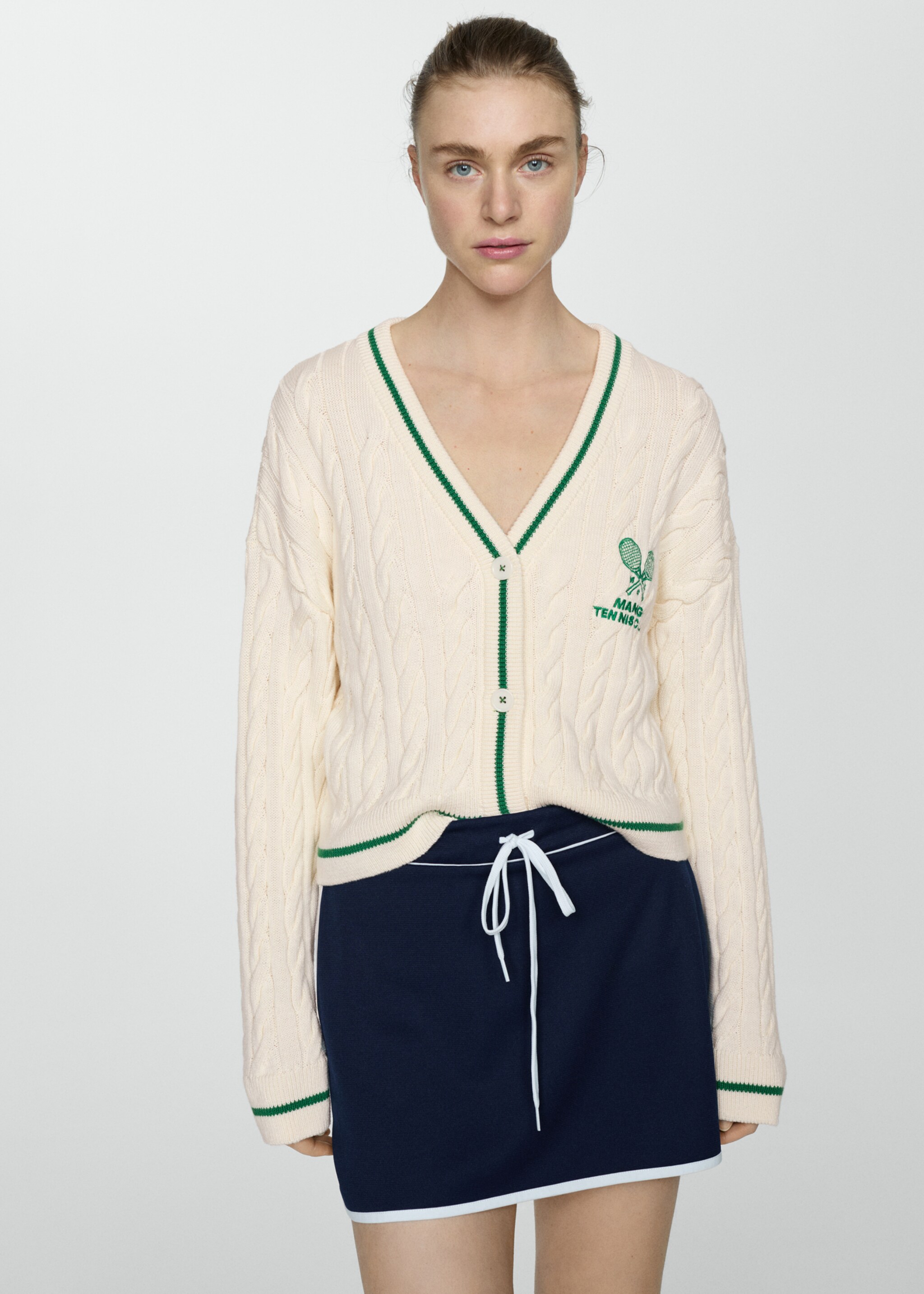 Cardigan mit Zopfmuster und Kontrastdetail - Mittlere Ansicht