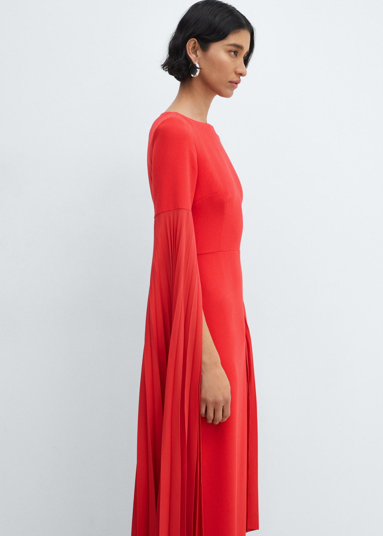 Kleid mit Plissee-Ärmel - Mittlere Ansicht