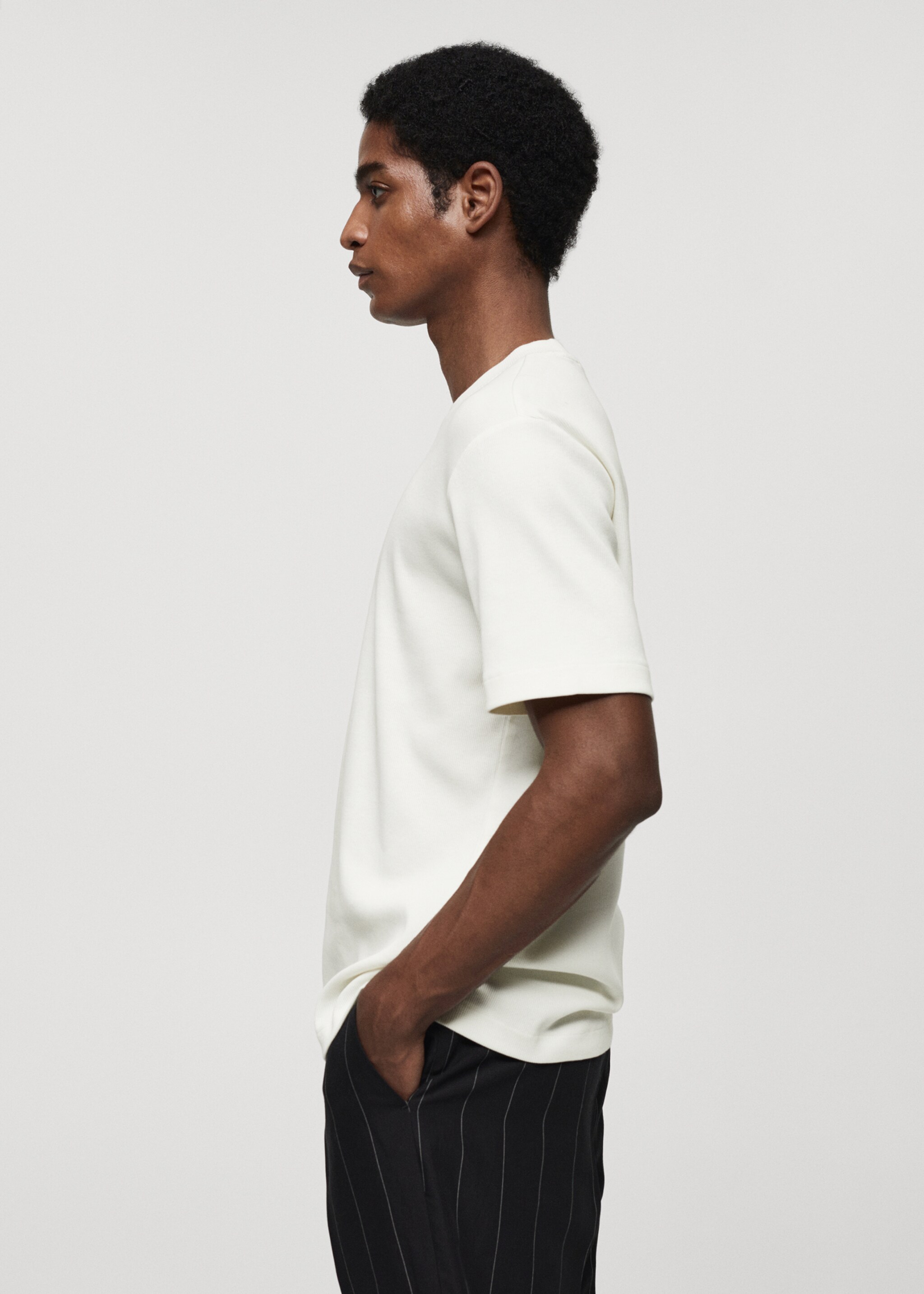 T-shirt regular fit coton - Détail de l'article 2, Blanc cassé. Ref: 67017709-00.