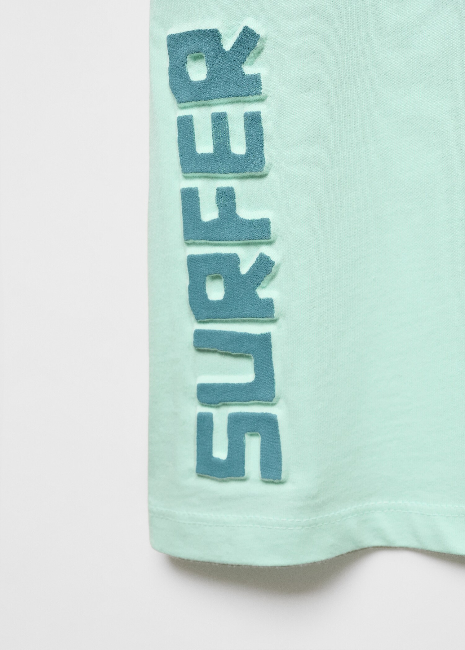 T-Shirt mit reliefartigem Schriftzug - Detail des Artikels 8
