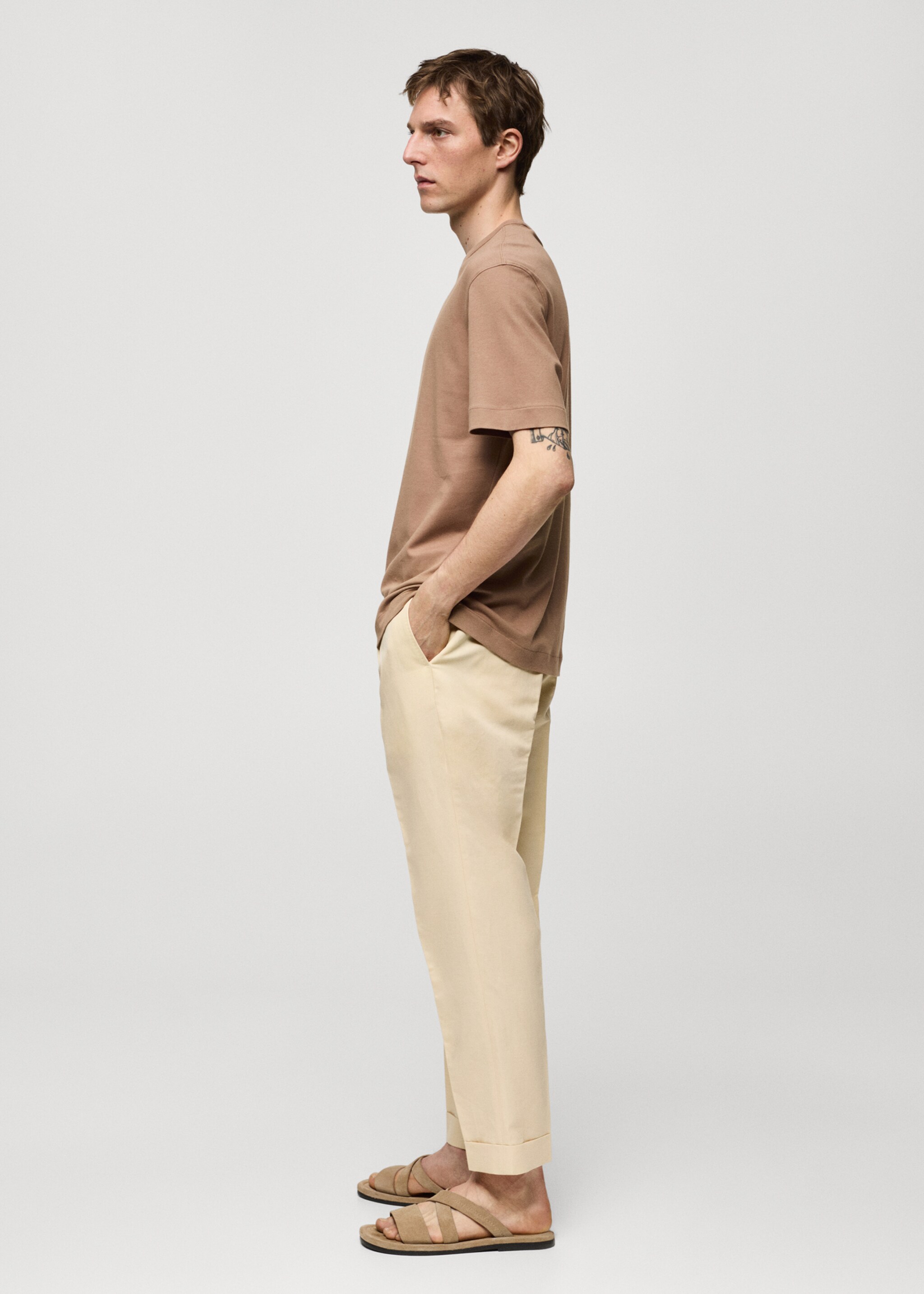 Slim-Fit-T-Shirt aus 100 % Baumwolle - Detail des Artikels 6, Tobacco-Braun. Ref: 67017937-00.