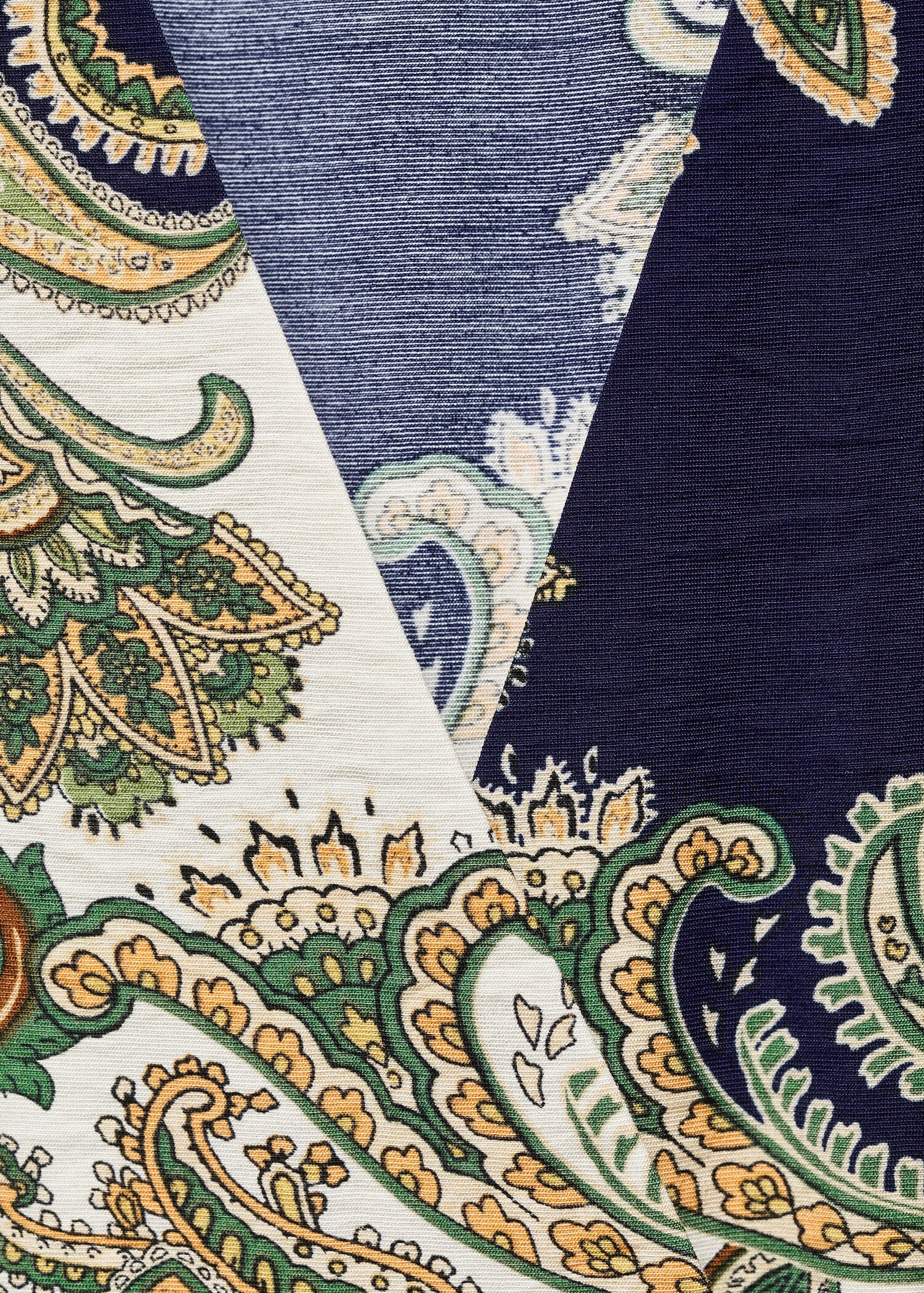 Bedrucktes Kleid mit Taillenband - Detail des Artikels 8