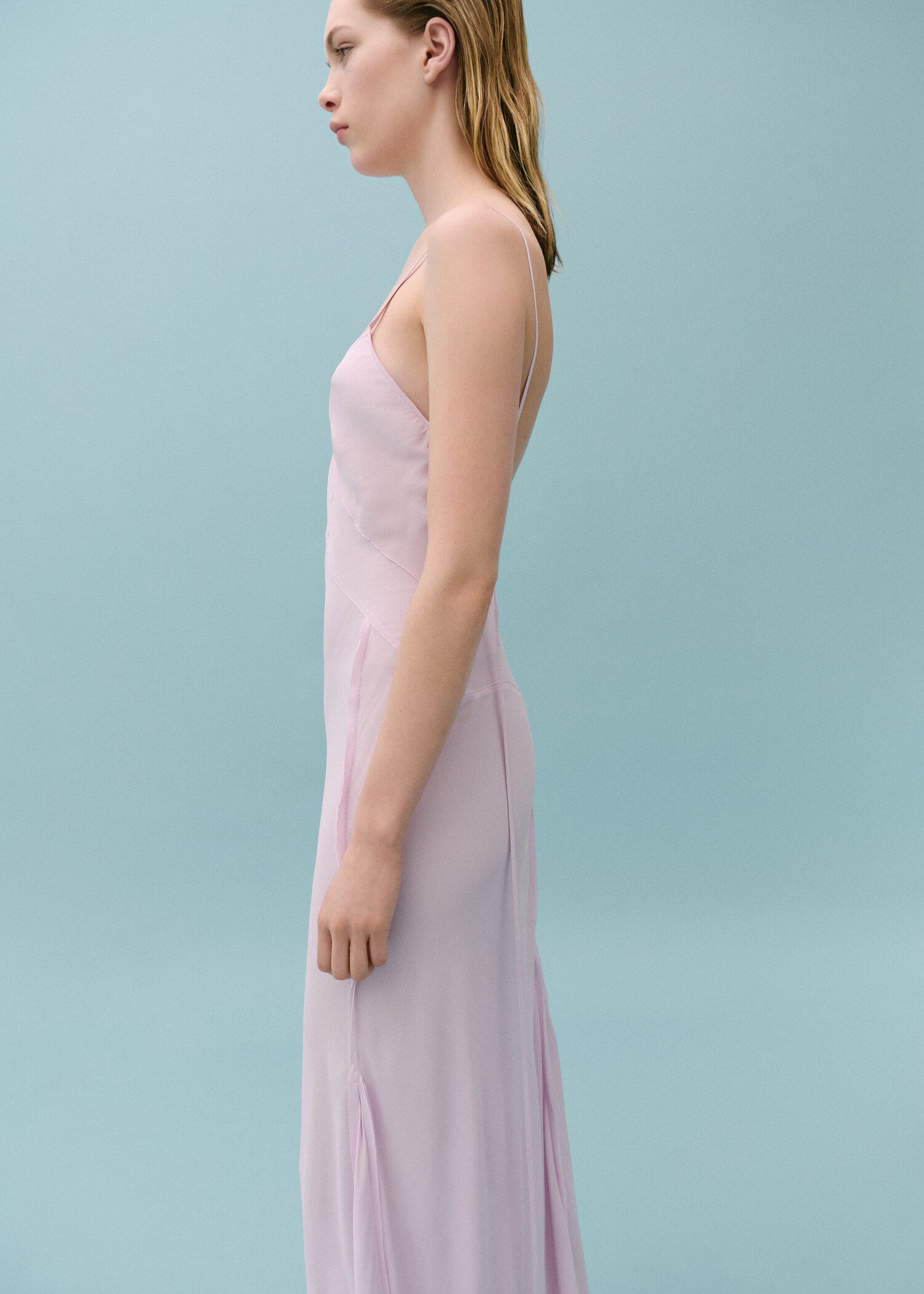 Kleid in Godet-Form mit Ziernähten - Mittlere Ansicht