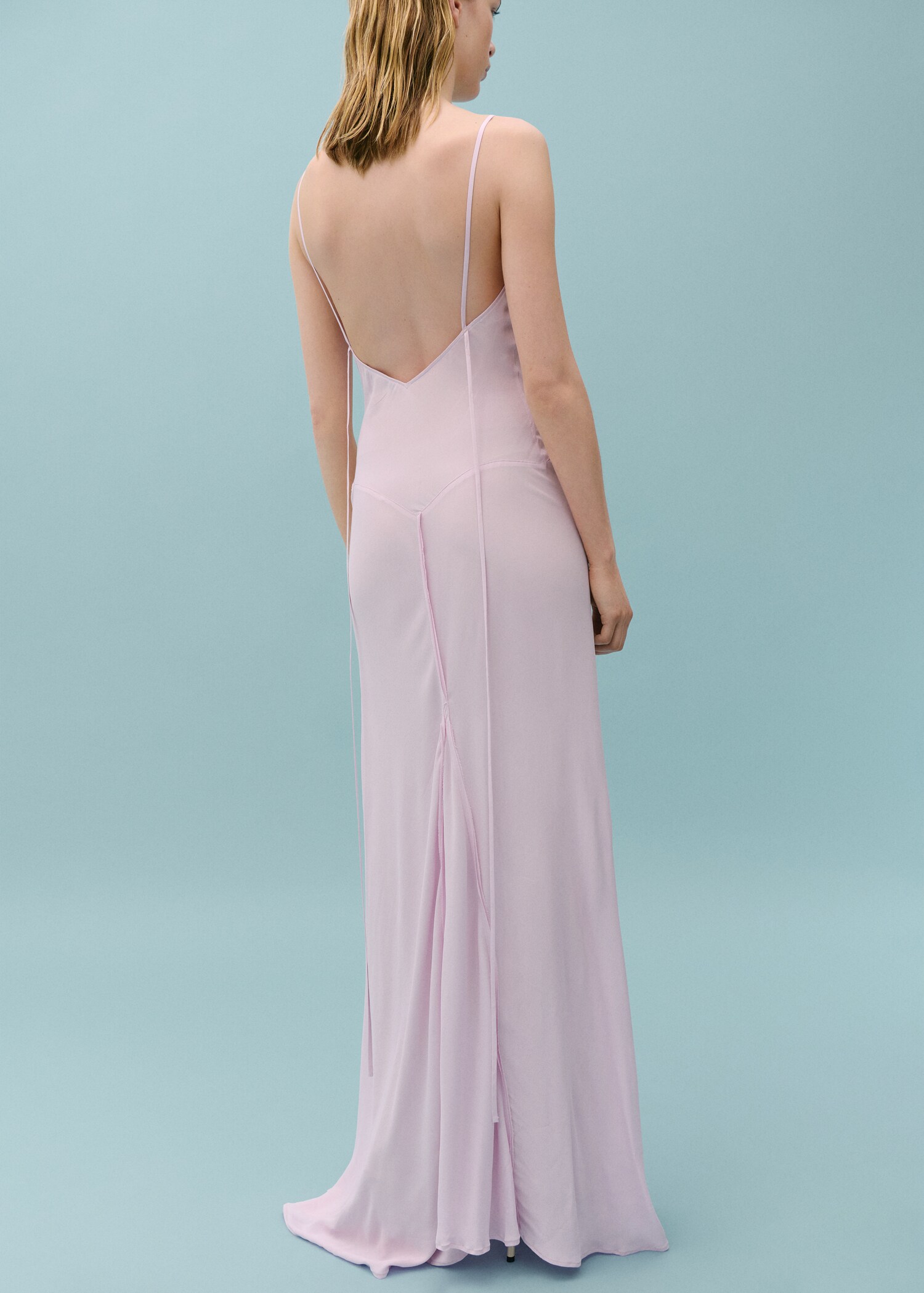 Kleid in Godet-Form mit Ziernähten - Rückseite des Artikels