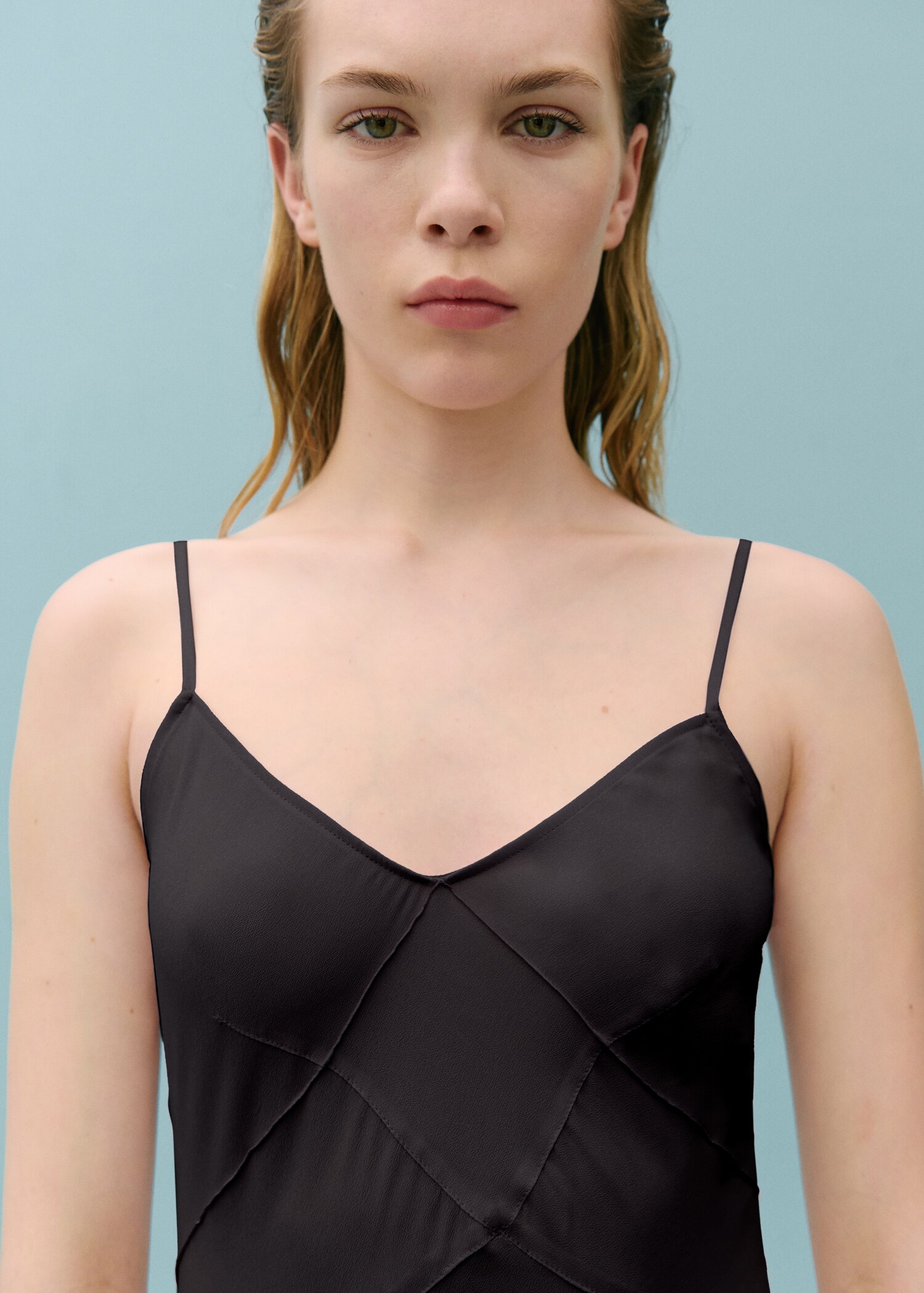 Kleid in Godet-Form mit Ziernähten - Detail des Artikels 1