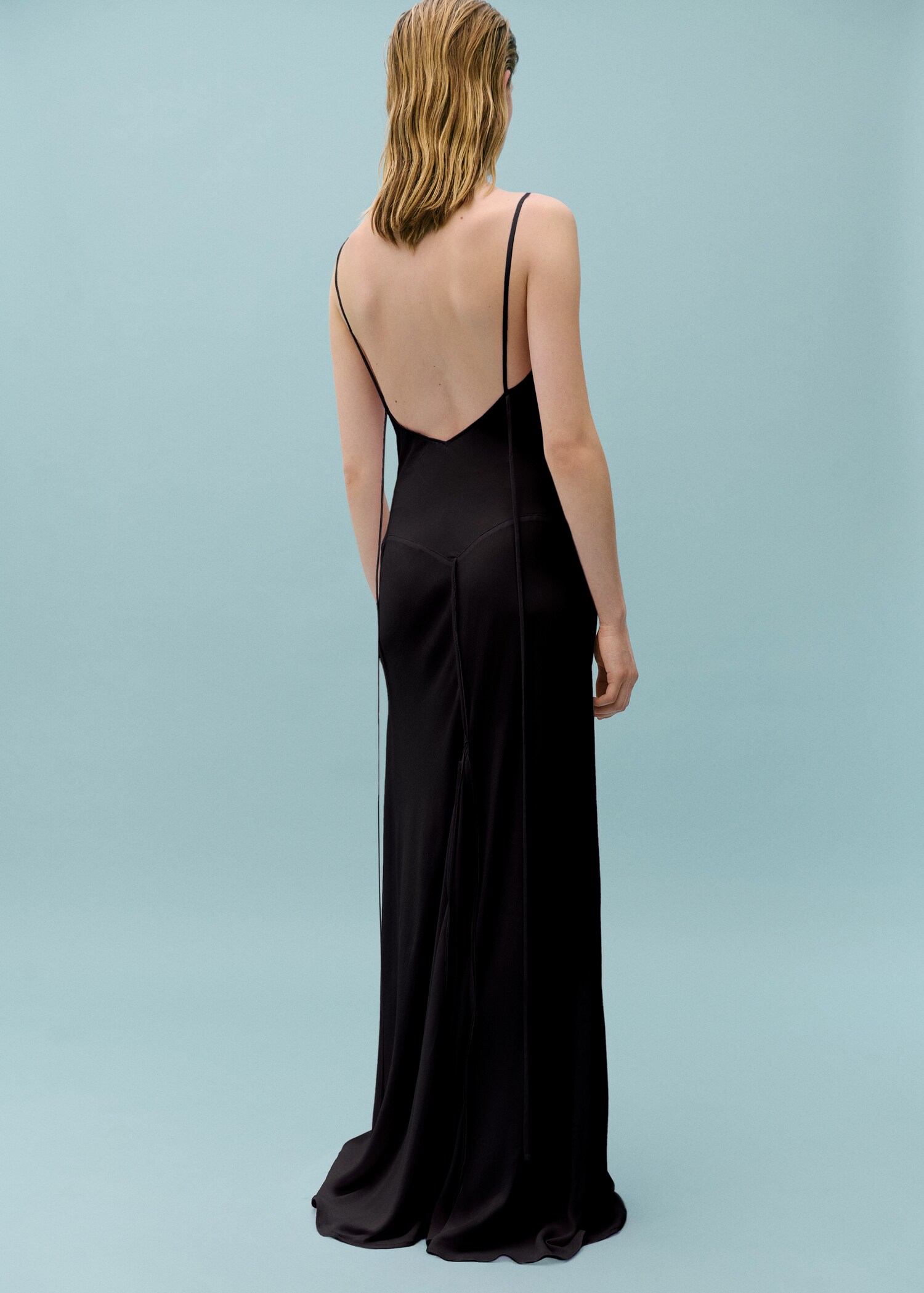 Kleid in Godet-Form mit Ziernähten - Rückseite des Artikels