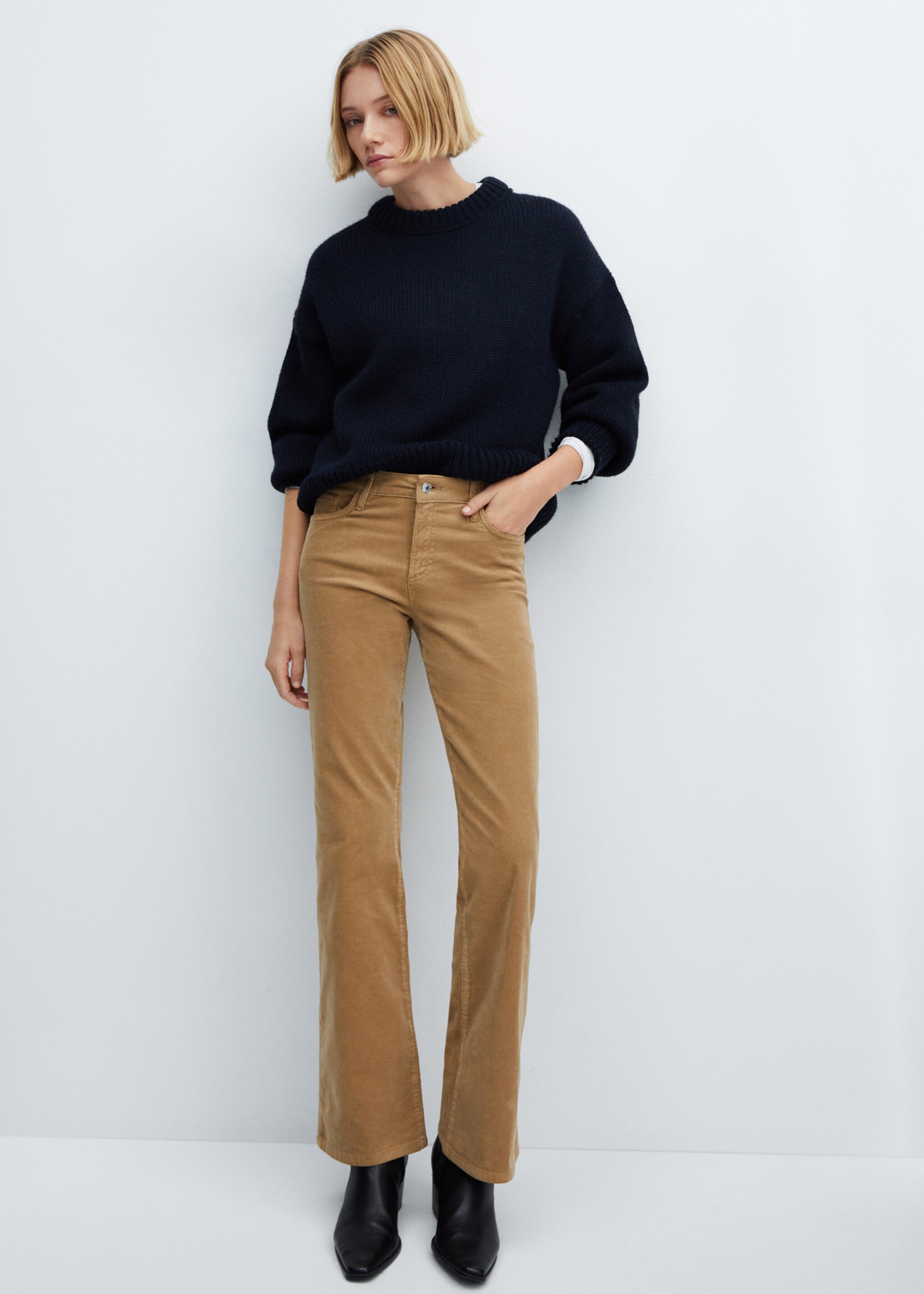 Mid-rise corduroy flared trousers - Details of the article 2