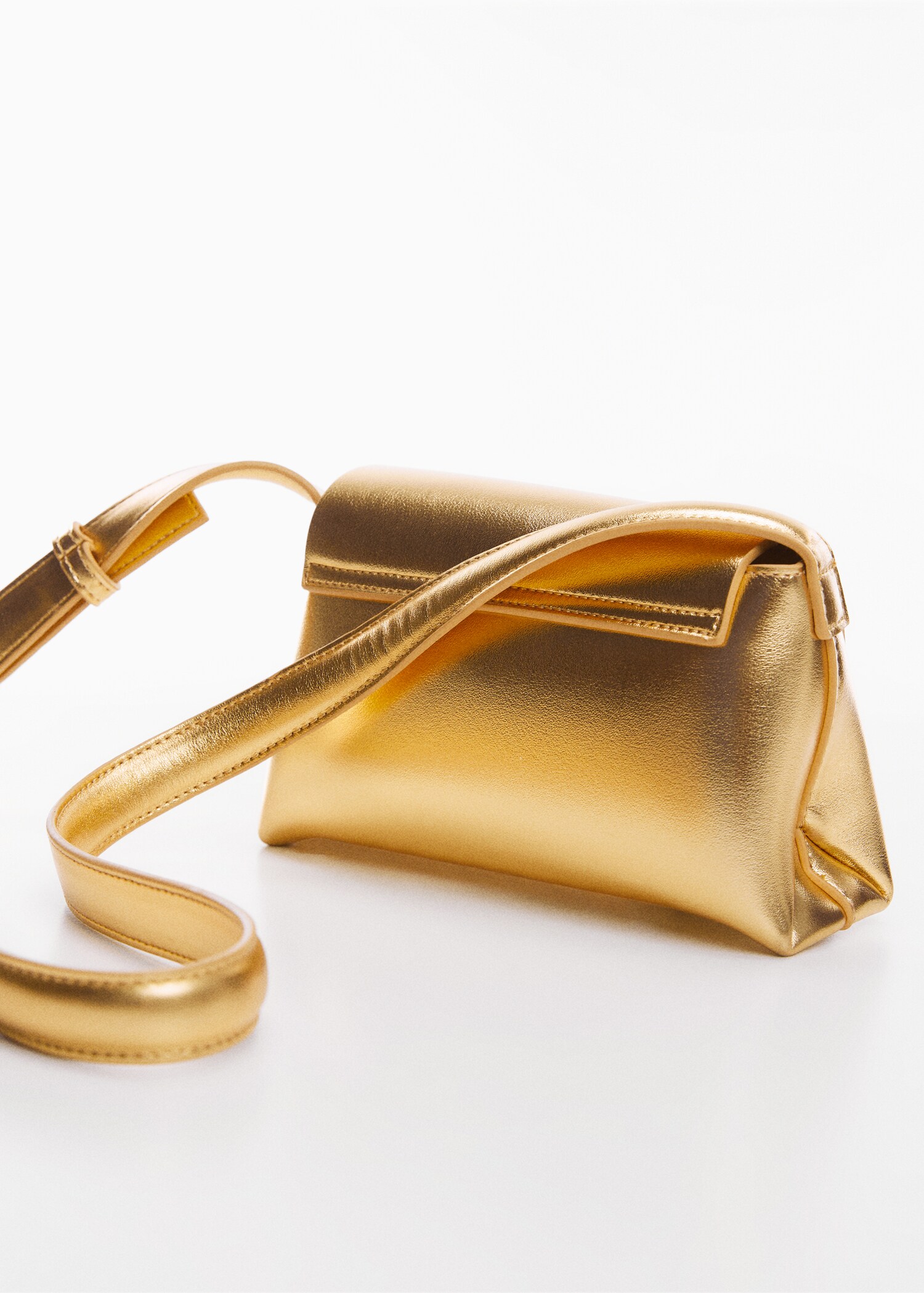 Crossbody bag with flap - Details of the article 2