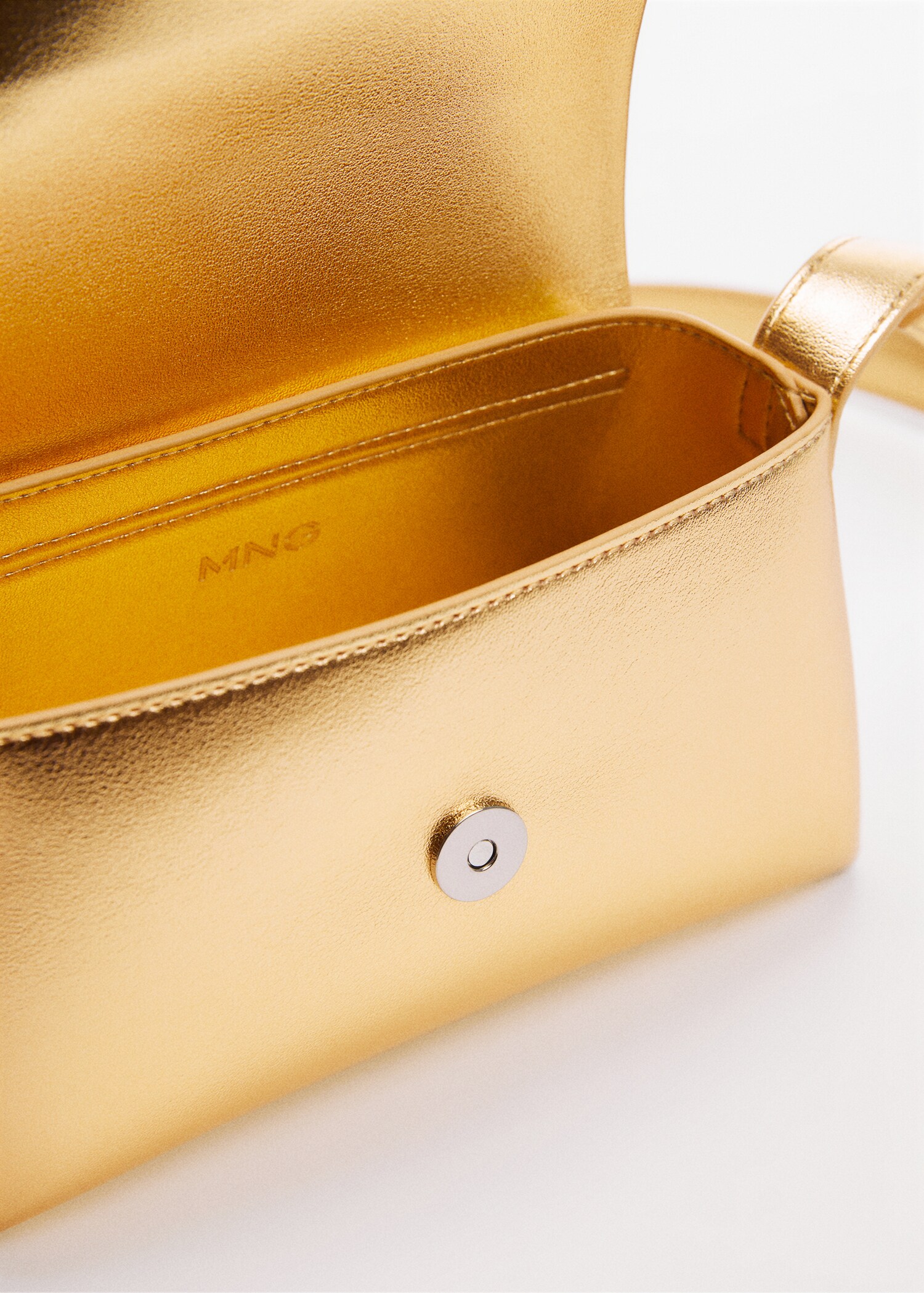 Crossbody bag with flap - Details of the article 3