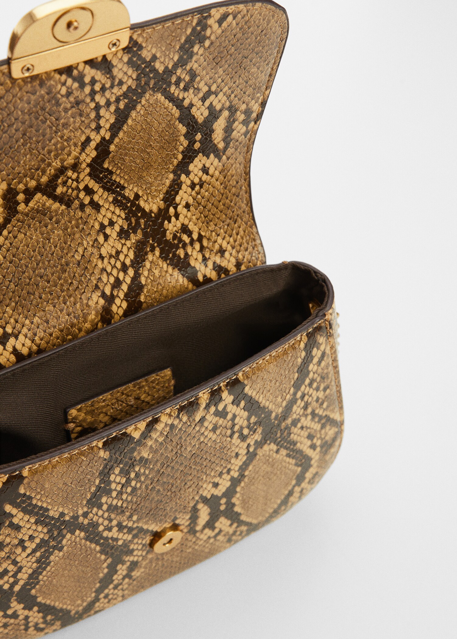 Crossbody bag with flap - Details of the article 2